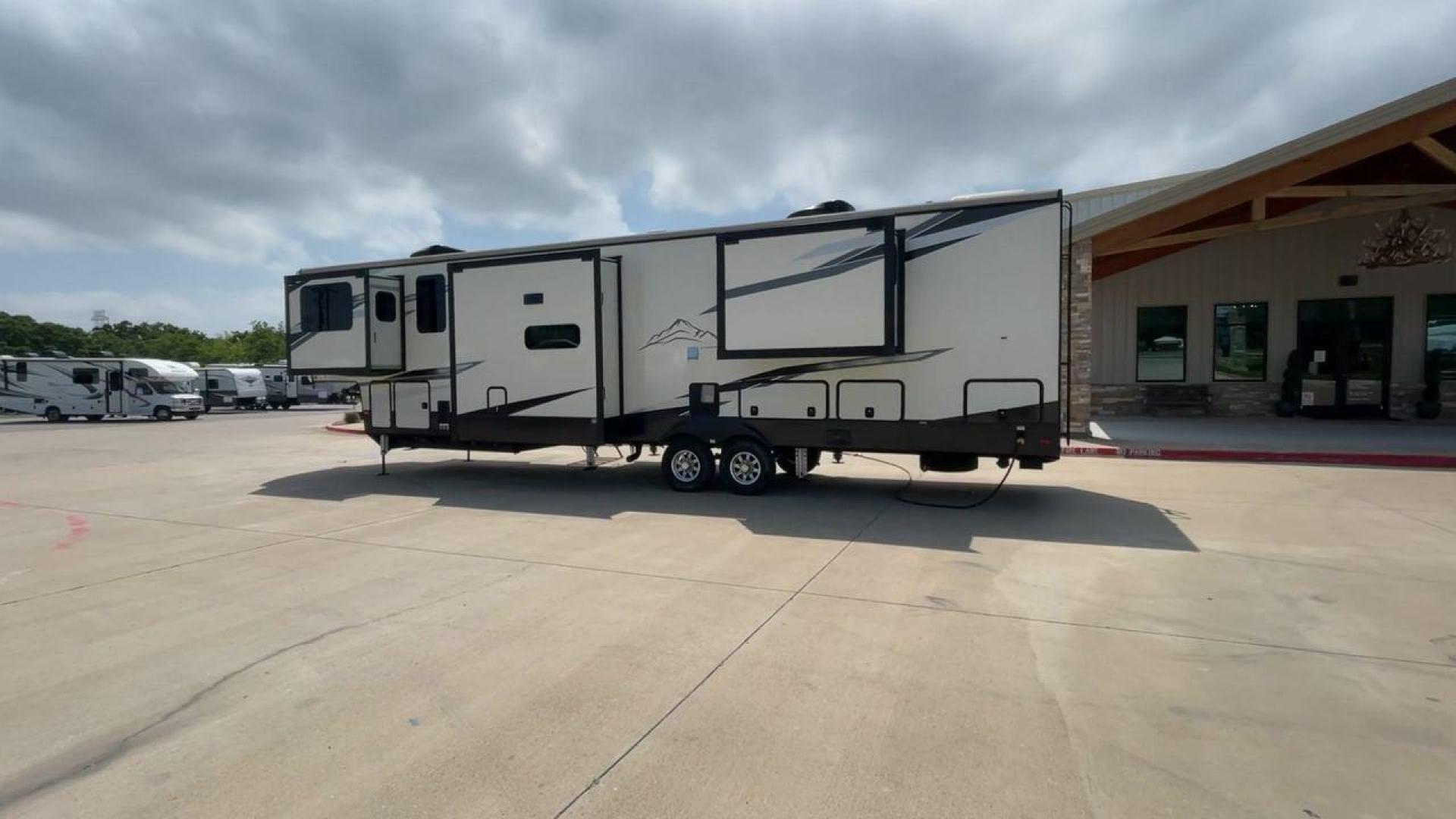 2023 HEARTLAND BIG COUNTRY 3902FL (5SFBG4429PE) , Length: 43.58 ft | Dry Weight: 14,004 lbs | Gross Weight: 16,500 lbs | Slides: 5 transmission, located at 4319 N Main St, Cleburne, TX, 76033, (817) 678-5133, 32.385960, -97.391212 - The 2023 Heartland Big Country 3902FL is a roomy and well-appointed fifth wheel that has been built to provide travelers with unrivaled luxury and convenience. With a length of 43.58 feet and five slides, this trailer also has distinct features, including a rear roof access and three pass-through st - Photo#7