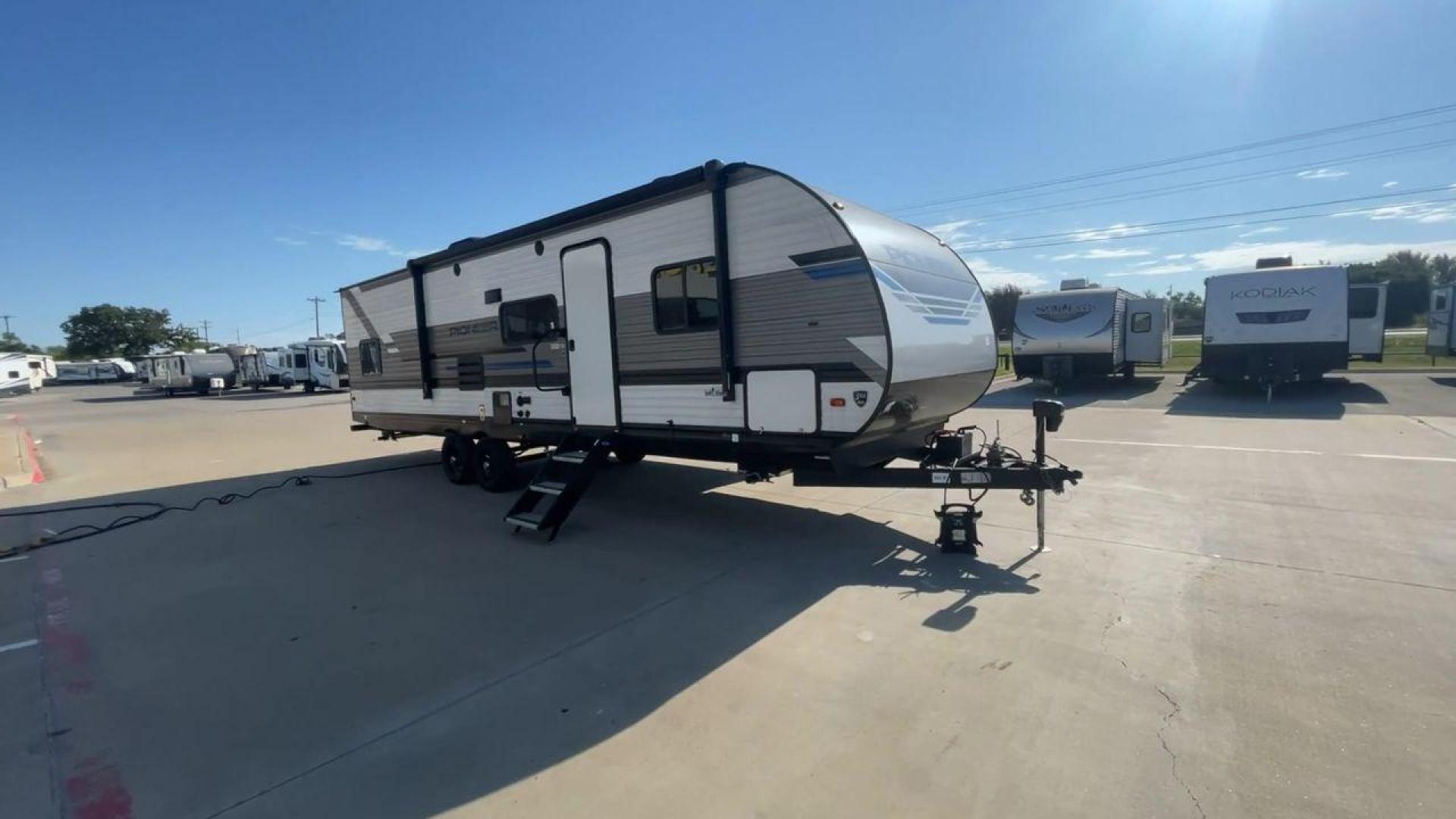 2023 HEARTLAND PIONEER QB300 (5SFPB3527PE) , Length: 35 ft. | Dry Weight: 6,896 lbs.| Gross Weight: 9,000 lbs. | Slides: 1 transmission, located at 4319 N Main St, Cleburne, TX, 76033, (817) 678-5133, 32.385960, -97.391212 - Photo#3