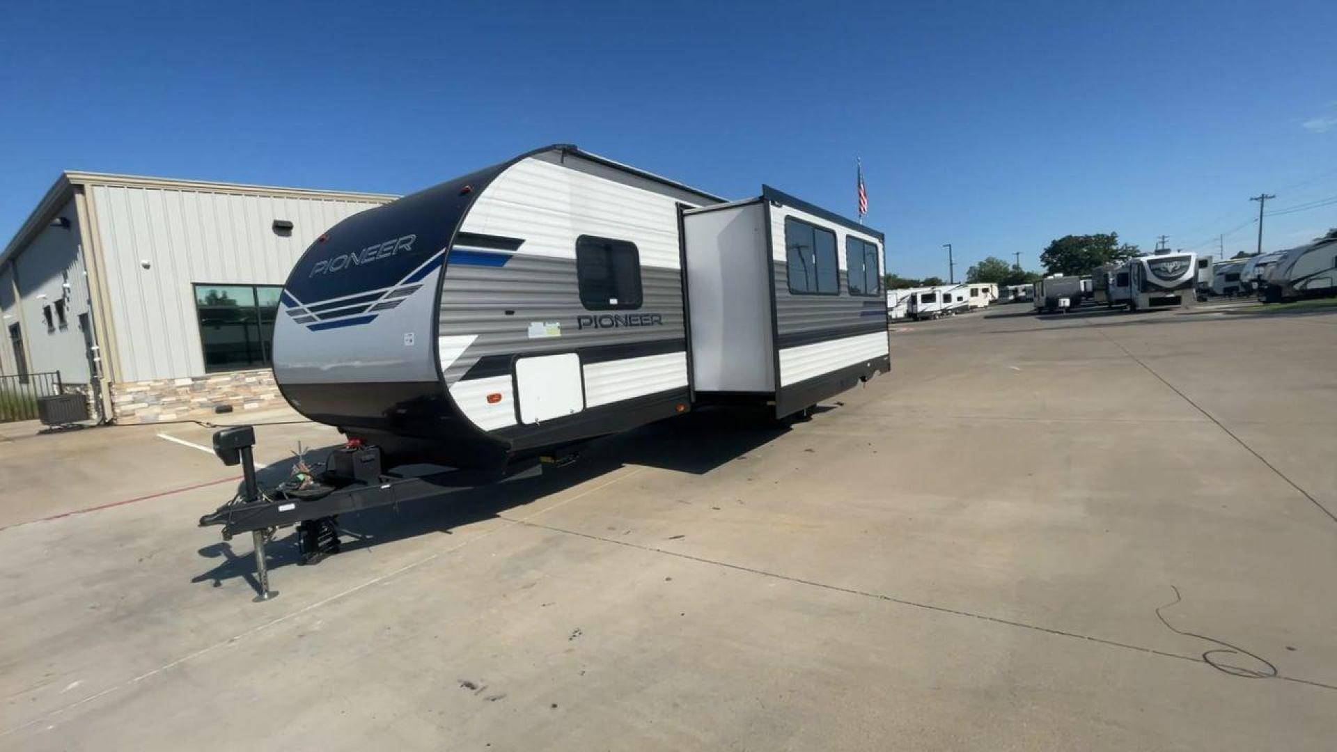 2023 HEARTLAND PIONEER QB300 (5SFPB3527PE) , Length: 35 ft. | Dry Weight: 6,896 lbs.| Gross Weight: 9,000 lbs. | Slides: 1 transmission, located at 4319 N Main St, Cleburne, TX, 76033, (817) 678-5133, 32.385960, -97.391212 - Photo#5