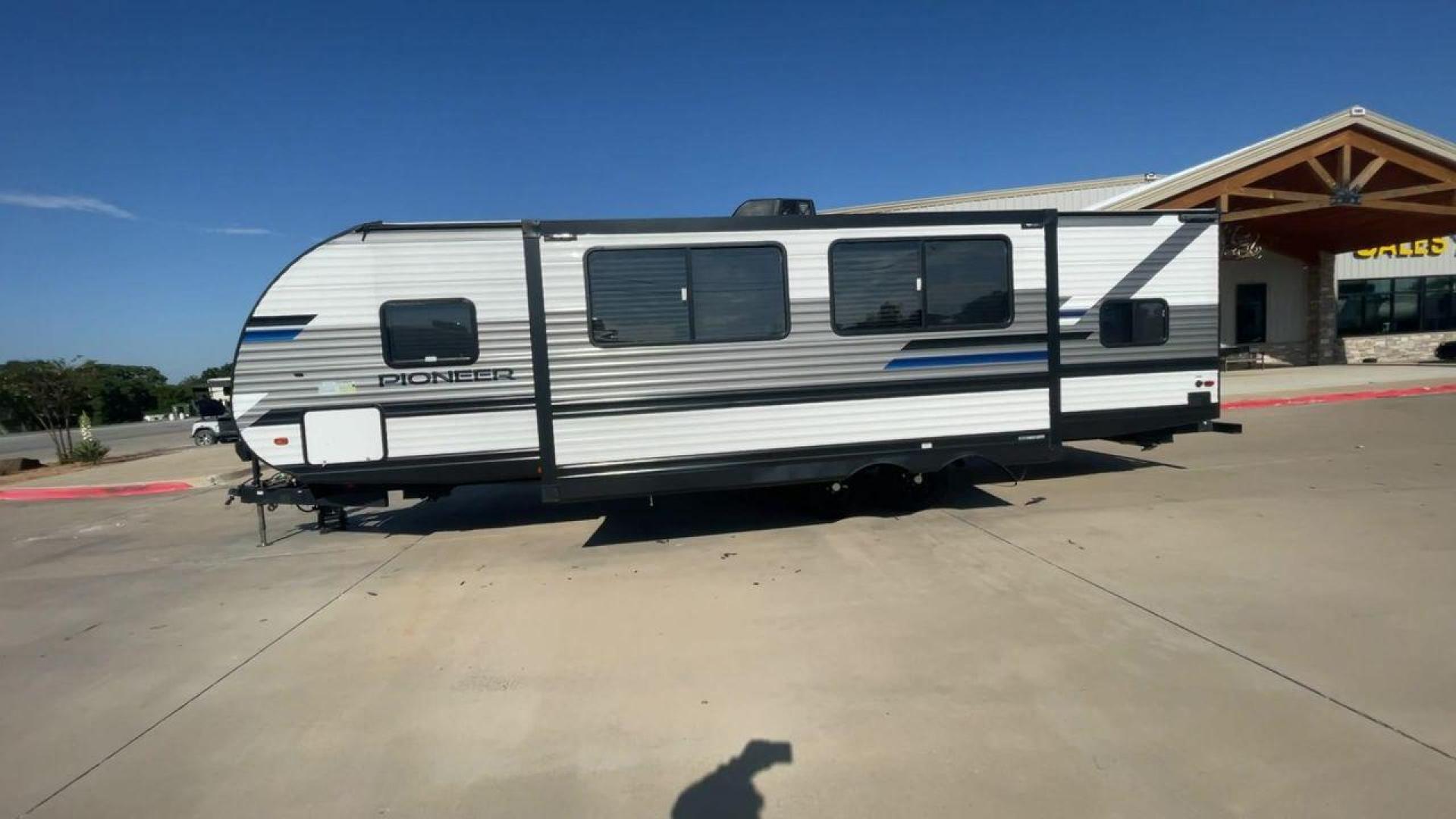 2023 HEARTLAND PIONEER QB300 (5SFPB3527PE) , Length: 35 ft. | Dry Weight: 6,896 lbs.| Gross Weight: 9,000 lbs. | Slides: 1 transmission, located at 4319 N Main St, Cleburne, TX, 76033, (817) 678-5133, 32.385960, -97.391212 - Photo#6