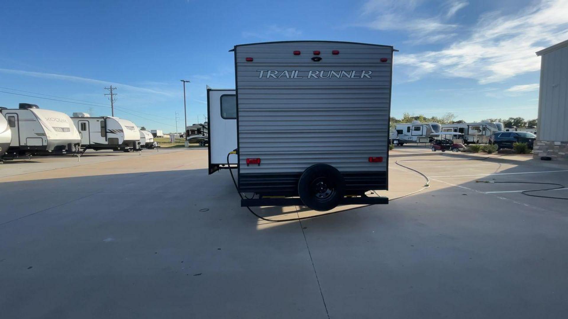 2023 HEARTLAND TRAIL RUNNER 31DB (5SFEB3721PE) , Length: 36.92 ft | Dry Weight: 7,040 lbs | GVWR: 9,642 lbs | Slides: 1 transmission, located at 4319 N Main St, Cleburne, TX, 76033, (817) 678-5133, 32.385960, -97.391212 - A roomy and family-friendly travel trailer, the 2023 Heartland Trail Runner 31DB ensures a relaxing and delightful camping experience. This model accommodates larger parties and has contemporary conveniences to make your outdoor experiences unforgettable. It also has a well-designed floor plan. This - Photo#8