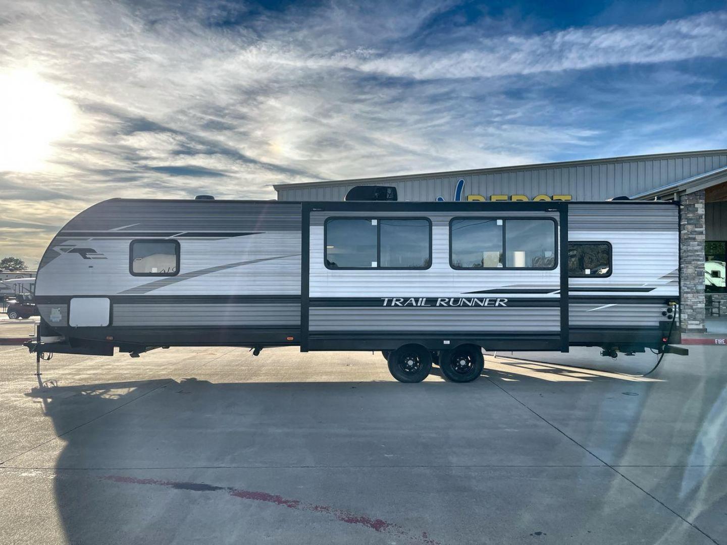 2023 HEARTLAND TRAIL RUNNER 31DB (5SFEB3721PE) , Length: 36.92 ft | Dry Weight: 7,040 lbs | GVWR: 9,642 lbs | Slides: 1 transmission, located at 4319 N Main St, Cleburne, TX, 76033, (817) 678-5133, 32.385960, -97.391212 - A roomy and family-friendly travel trailer, the 2023 Heartland Trail Runner 31DB ensures a relaxing and delightful camping experience. This model accommodates larger parties and has contemporary conveniences to make your outdoor experiences unforgettable. It also has a well-designed floor plan. This - Photo#23