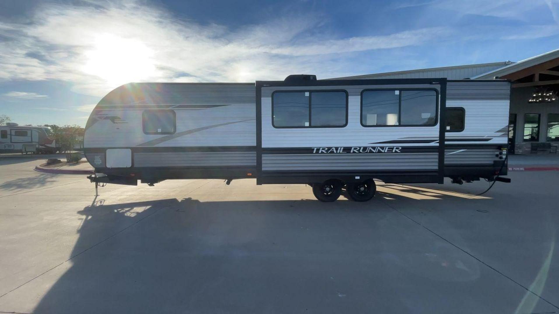 2023 HEARTLAND TRAIL RUNNER 31DB (5SFEB3721PE) , Length: 36.92 ft | Dry Weight: 7,040 lbs | GVWR: 9,642 lbs | Slides: 1 transmission, located at 4319 N Main St, Cleburne, TX, 76033, (817) 678-5133, 32.385960, -97.391212 - A roomy and family-friendly travel trailer, the 2023 Heartland Trail Runner 31DB ensures a relaxing and delightful camping experience. This model accommodates larger parties and has contemporary conveniences to make your outdoor experiences unforgettable. It also has a well-designed floor plan. This - Photo#6