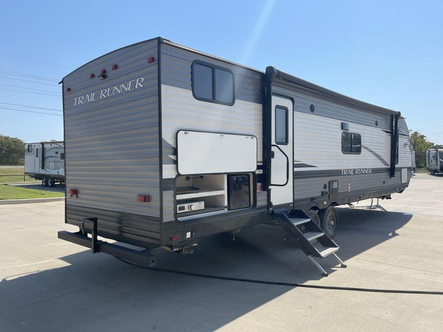 2023 HEARTLAND TRAIL RUNNER 31DB (5SFEB3722PE) , Length: 36.92 ft | Dry Weight: 7,040 lbs | GVWR: 9,642 lbs | Slides: 1 transmission, located at 4319 N Main St, Cleburne, TX, 76033, (817) 678-5133, 32.385960, -97.391212 - The 2023 Heartland Trail Runner 31DB is a versatile and spacious travel trailer designed for families and adventure enthusiasts. This vehicle is the perfect option for families or groups looking to embark on memorable road trips. The travel trailer is a bunkhouse, and features a family-centric layou - Photo#25