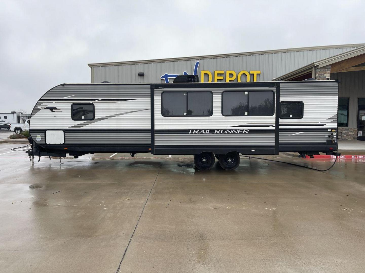 2023 HEARTLAND TRAIL RUNNER 31DB (5SFEB3729PE) , Length: 36.92 ft | Dry Weight: 7,040 lbs | GVWR: 9,642 lbs | Slides: 1 transmission, located at 4319 N Main St, Cleburne, TX, 76033, (817) 678-5133, 32.385960, -97.391212 - The 2023 Heartland Trail Runner 31DB is a versatile and spacious travel trailer designed for families and adventure enthusiasts. This vehicle is the perfect option for families or groups looking to embark on memorable road trips. The travel trailer is a bunkhouse, and features a family-centric layou - Photo#24