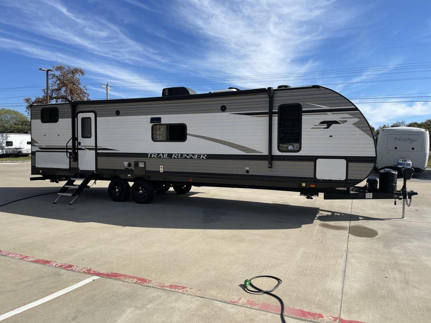 2023 HEARTLAND TRAIL RUNNER 31DB (5SFEB3720PE) , Length: 36.92 ft | Dry Weight: 7,040 lbs | GVWR: 9,642 lbs | Slides: 1 transmission, located at 4319 N Main St, Cleburne, TX, 76033, (817) 678-5133, 32.385960, -97.391212 - Are you looking for the perfect travel trailer to embark on your next adventure? Look no further than this stunning 2023 Heartland Trail Runner 31DB, available for sale at RV Depot in Cleburne, TX. With its exceptional features and unbeatable price of $37,995, this travel trailer is the epitome of l - Photo#22