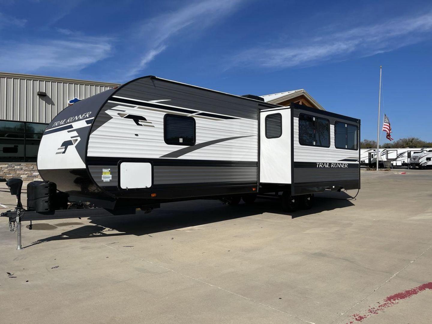 2023 HEARTLAND TRAIL RUNNER 31DB (5SFEB3720PE) , Length: 36.92 ft | Dry Weight: 7,040 lbs | GVWR: 9,642 lbs | Slides: 1 transmission, located at 4319 N Main St, Cleburne, TX, 76033, (817) 678-5133, 32.385960, -97.391212 - Are you looking for the perfect travel trailer to embark on your next adventure? Look no further than this stunning 2023 Heartland Trail Runner 31DB, available for sale at RV Depot in Cleburne, TX. With its exceptional features and unbeatable price of $37,995, this travel trailer is the epitome of l - Photo#23