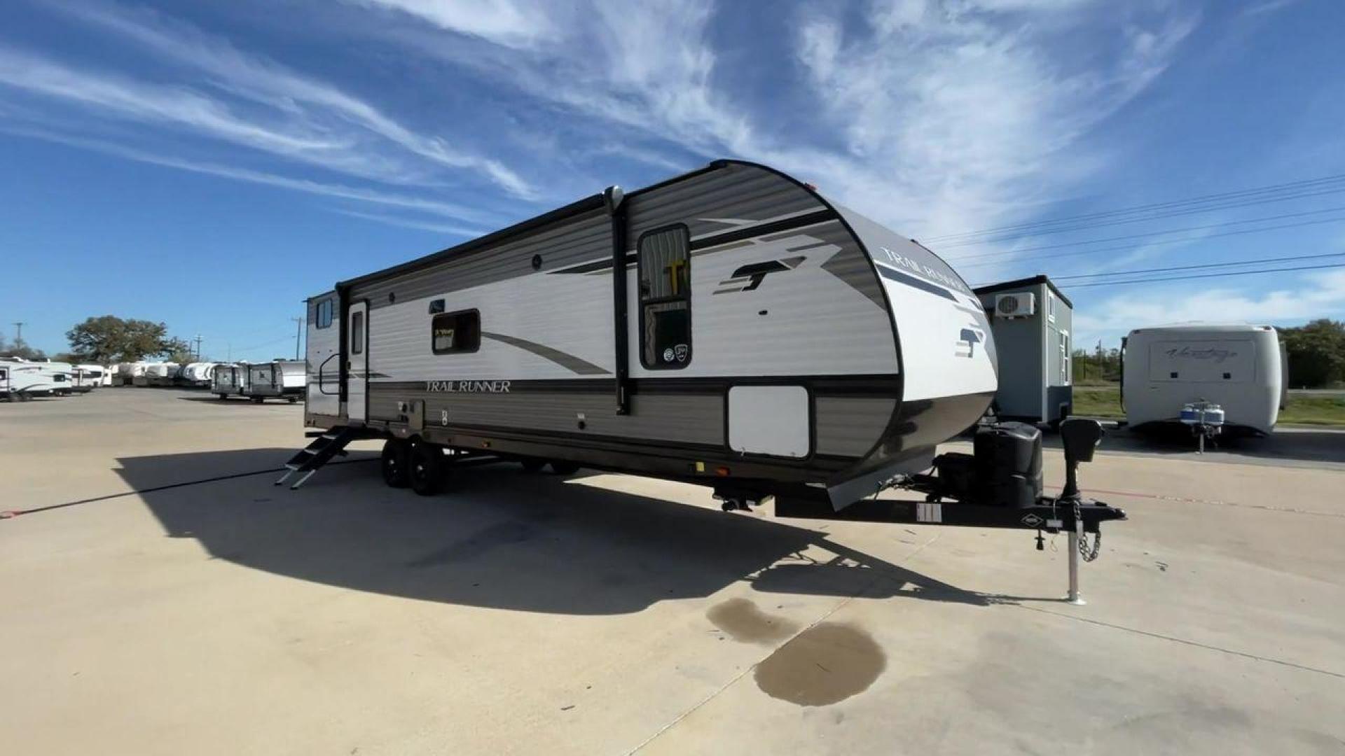 2023 HEARTLAND TRAIL RUNNER 31DB (5SFEB3720PE) , Length: 36.92 ft | Dry Weight: 7,040 lbs | GVWR: 9,642 lbs | Slides: 1 transmission, located at 4319 N Main St, Cleburne, TX, 76033, (817) 678-5133, 32.385960, -97.391212 - Are you looking for the perfect travel trailer to embark on your next adventure? Look no further than this stunning 2023 Heartland Trail Runner 31DB, available for sale at RV Depot in Cleburne, TX. With its exceptional features and unbeatable price of $37,995, this travel trailer is the epitome of l - Photo#3