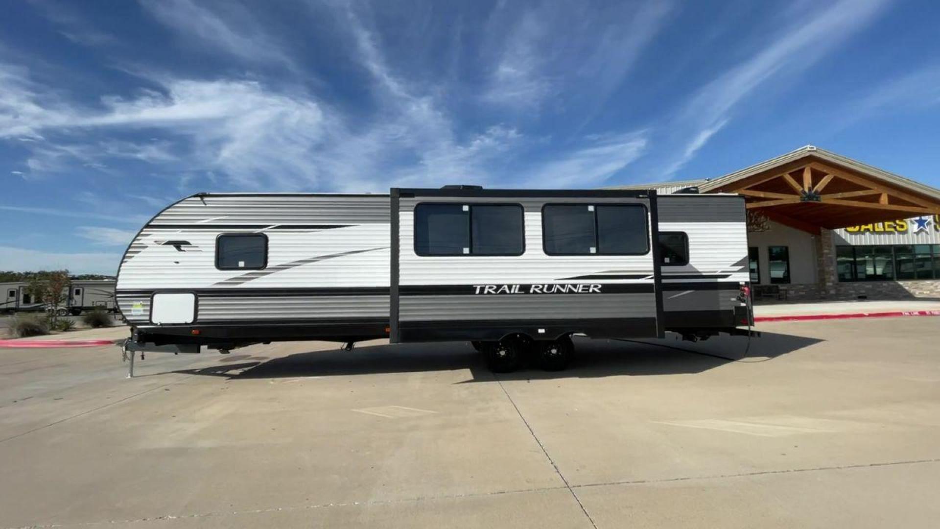 2023 HEARTLAND TRAIL RUNNER 31DB (5SFEB3720PE) , Length: 36.92 ft | Dry Weight: 7,040 lbs | GVWR: 9,642 lbs | Slides: 1 transmission, located at 4319 N Main St, Cleburne, TX, 76033, (817) 678-5133, 32.385960, -97.391212 - Are you looking for the perfect travel trailer to embark on your next adventure? Look no further than this stunning 2023 Heartland Trail Runner 31DB, available for sale at RV Depot in Cleburne, TX. With its exceptional features and unbeatable price of $37,995, this travel trailer is the epitome of l - Photo#6