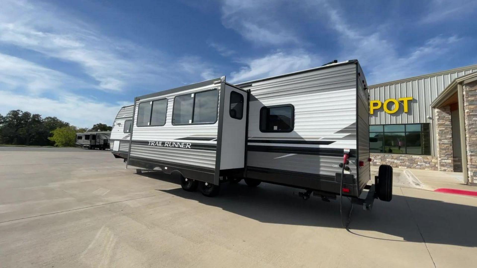 2023 HEARTLAND TRAIL RUNNER 31DB (5SFEB3720PE) , Length: 36.92 ft | Dry Weight: 7,040 lbs | GVWR: 9,642 lbs | Slides: 1 transmission, located at 4319 N Main St, Cleburne, TX, 76033, (817) 678-5133, 32.385960, -97.391212 - Are you looking for the perfect travel trailer to embark on your next adventure? Look no further than this stunning 2023 Heartland Trail Runner 31DB, available for sale at RV Depot in Cleburne, TX. With its exceptional features and unbeatable price of $37,995, this travel trailer is the epitome of l - Photo#7