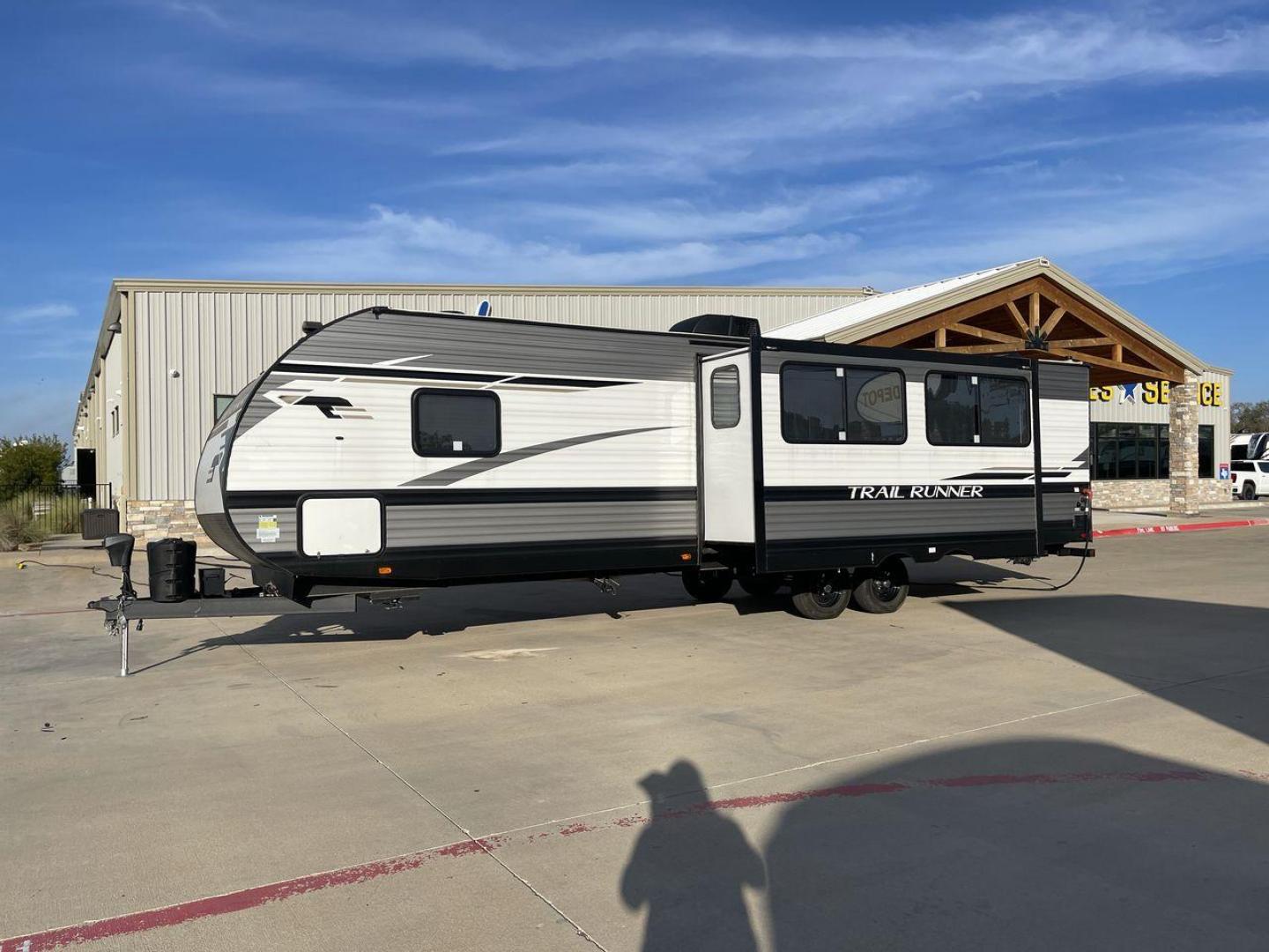 2023 HEARTLAND TRAIL RUNNER 31DB (5SFEB3726PE) , Length: 36.92 ft | Dry Weight: 7,040 lbs | GVWR: 9,642 lbs | Slides: 1 transmission, located at 4319 N Main St, Cleburne, TX, 76033, (817) 678-5133, 32.385960, -97.391212 - The 2023 Heartland Trail Runner 31DB is a versatile and spacious travel trailer designed for families and adventure enthusiasts. This vehicle is the perfect option for families or groups looking to embark on memorable road trips. The travel trailer is a bunkhouse, and features a family-centric layou - Photo#25