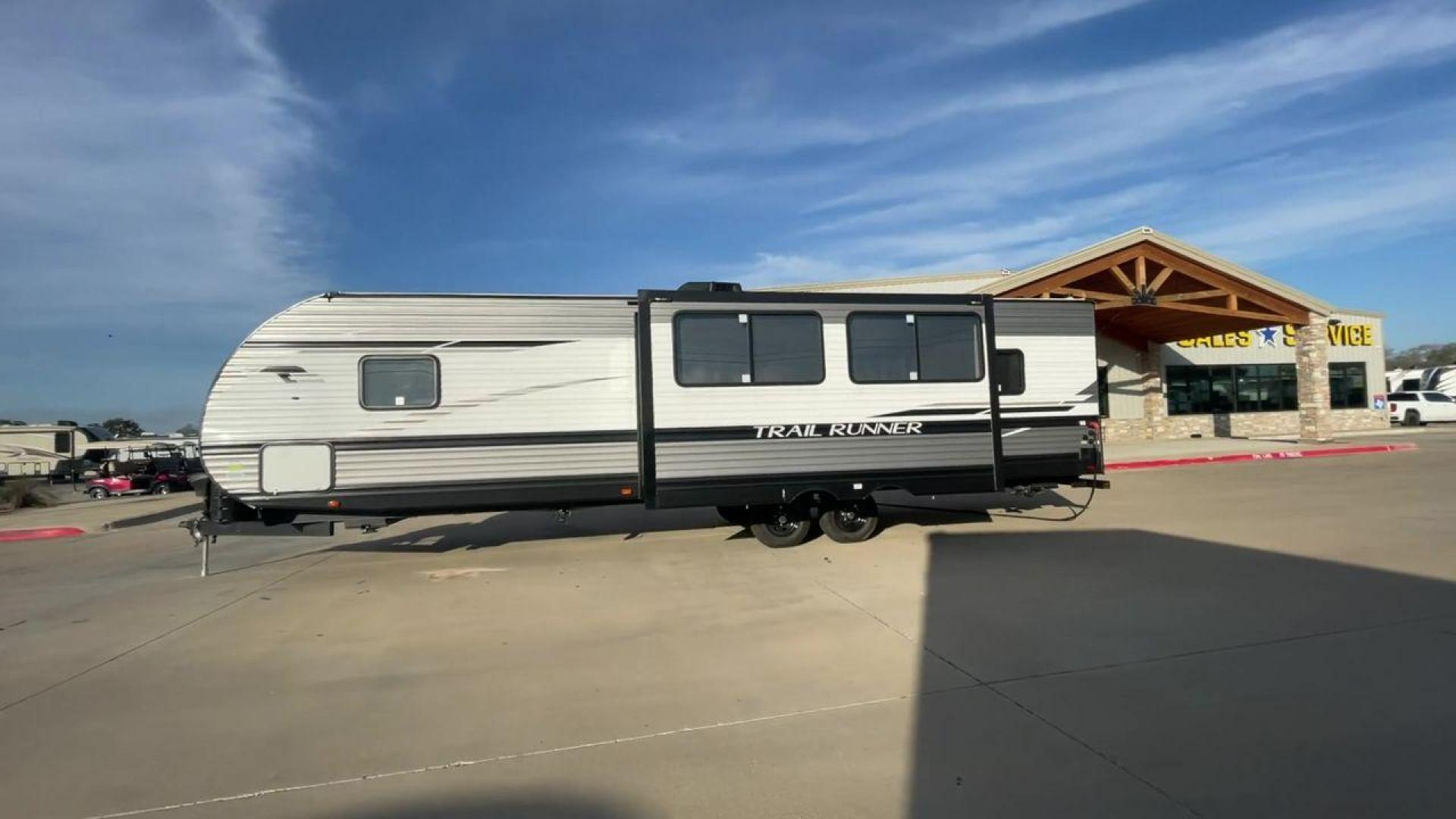 2023 HEARTLAND TRAIL RUNNER 31DB (5SFEB3726PE) , Length: 36.92 ft | Dry Weight: 7,040 lbs | GVWR: 9,642 lbs | Slides: 1 transmission, located at 4319 N Main St, Cleburne, TX, 76033, (817) 678-5133, 32.385960, -97.391212 - The 2023 Heartland Trail Runner 31DB is a versatile and spacious travel trailer designed for families and adventure enthusiasts. This vehicle is the perfect option for families or groups looking to embark on memorable road trips. The travel trailer is a bunkhouse, and features a family-centric layou - Photo#6