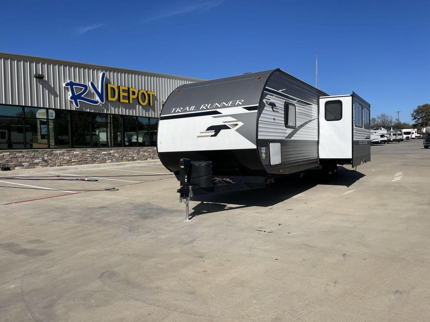 2023 HEARTLAND TRAIL RUNNER 31DB (5SFEB3729PE) , Length: 36.92 ft | Dry Weight: 7,040 lbs | GVWR: 9,642 lbs | Slides: 1 transmission, located at 4319 N Main St, Cleburne, TX, 76033, (817) 678-5133, 32.385960, -97.391212 - The 2023 Heartland Trail Runner 31DB is a versatile and spacious travel trailer designed for families and adventure enthusiasts. This vehicle is the perfect option for families or groups looking to embark on memorable road trips. The travel trailer is a bunkhouse, and features a family-centric layou - Photo#0