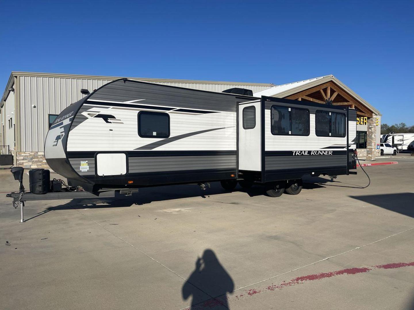 2023 HEARTLAND TRAIL RUNNER 31DB (5SFEB372XPE) , Length: 36.92 ft | Dry Weight: 7,040 lbs | GVWR: 9,642 lbs | Slides: 1 transmission, located at 4319 N Main St, Cleburne, TX, 76033, (817) 678-5133, 32.385960, -97.391212 - The 2023 Heartland Trail Runner 31DB is a versatile and spacious travel trailer designed for families and adventure enthusiasts. This vehicle is the perfect option for families or groups looking to embark on memorable road trips. The travel trailer is a bunkhouse, and features a family-centric layou - Photo#26