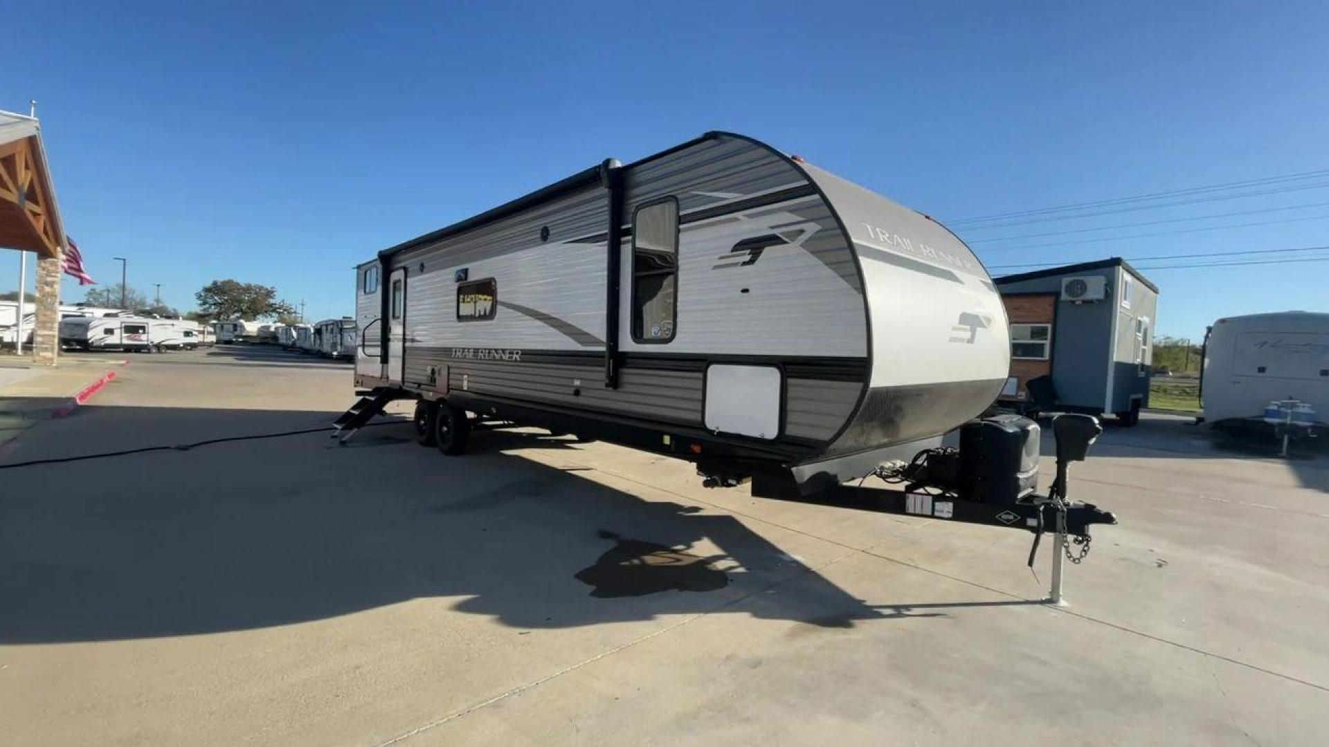 2023 HEARTLAND TRAIL RUNNER 31DB (5SFEB372XPE) , Length: 36.92 ft | Dry Weight: 7,040 lbs | GVWR: 9,642 lbs | Slides: 1 transmission, located at 4319 N Main St, Cleburne, TX, 76033, (817) 678-5133, 32.385960, -97.391212 - The 2023 Heartland Trail Runner 31DB is a versatile and spacious travel trailer designed for families and adventure enthusiasts. This vehicle is the perfect option for families or groups looking to embark on memorable road trips. The travel trailer is a bunkhouse, and features a family-centric layou - Photo#5