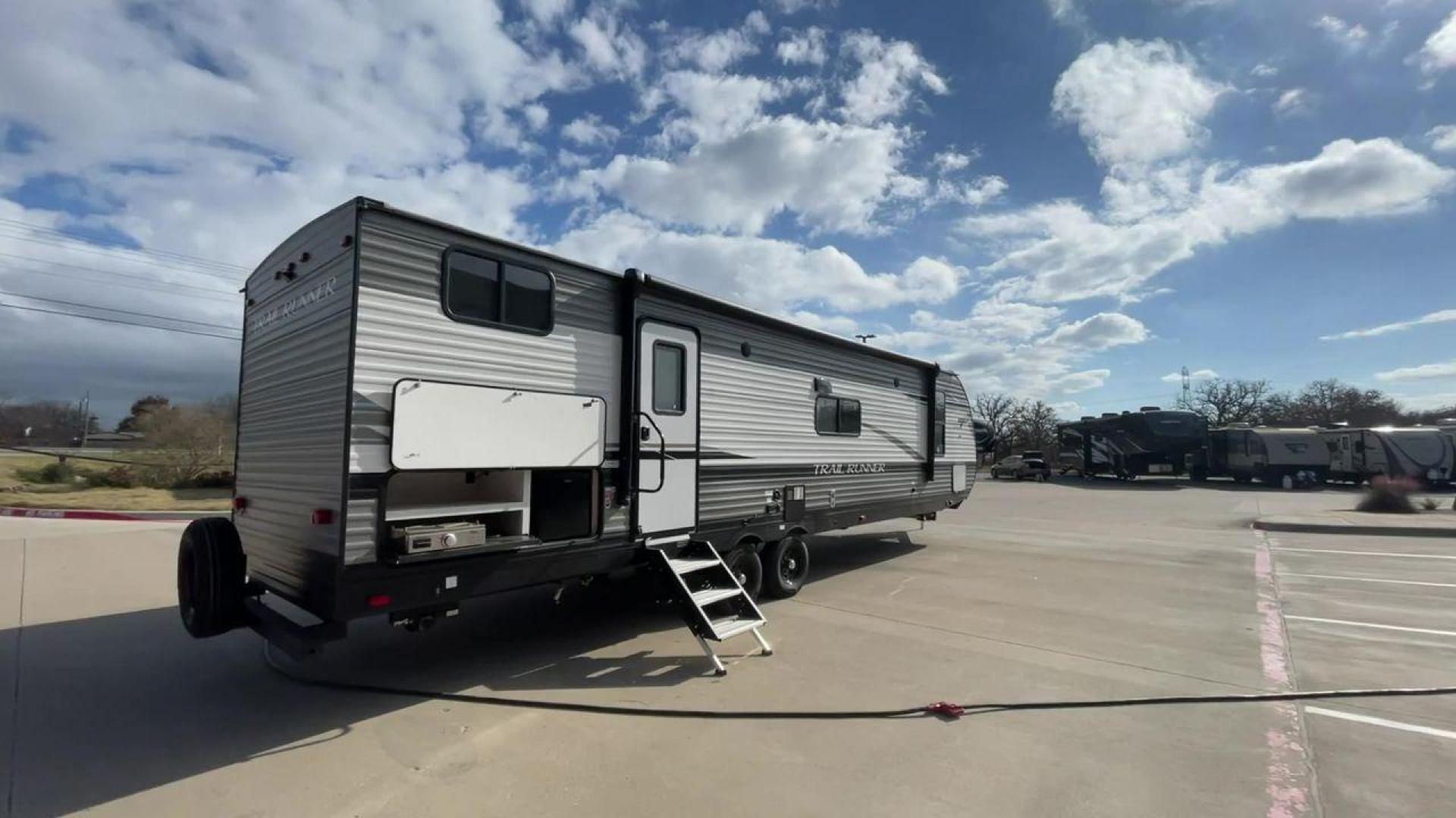 2023 HEARTLAND TRAIL RUNNER 31DB (5SFEB3722PE) , Length: 36.92 ft | Dry Weight: 7,040 lbs. | Gross Weight: 9,642 lbs | Slides: 1 transmission, located at 4319 N Main St, Cleburne, TX, 76033, (817) 678-5133, 32.385960, -97.391212 - Photo#1