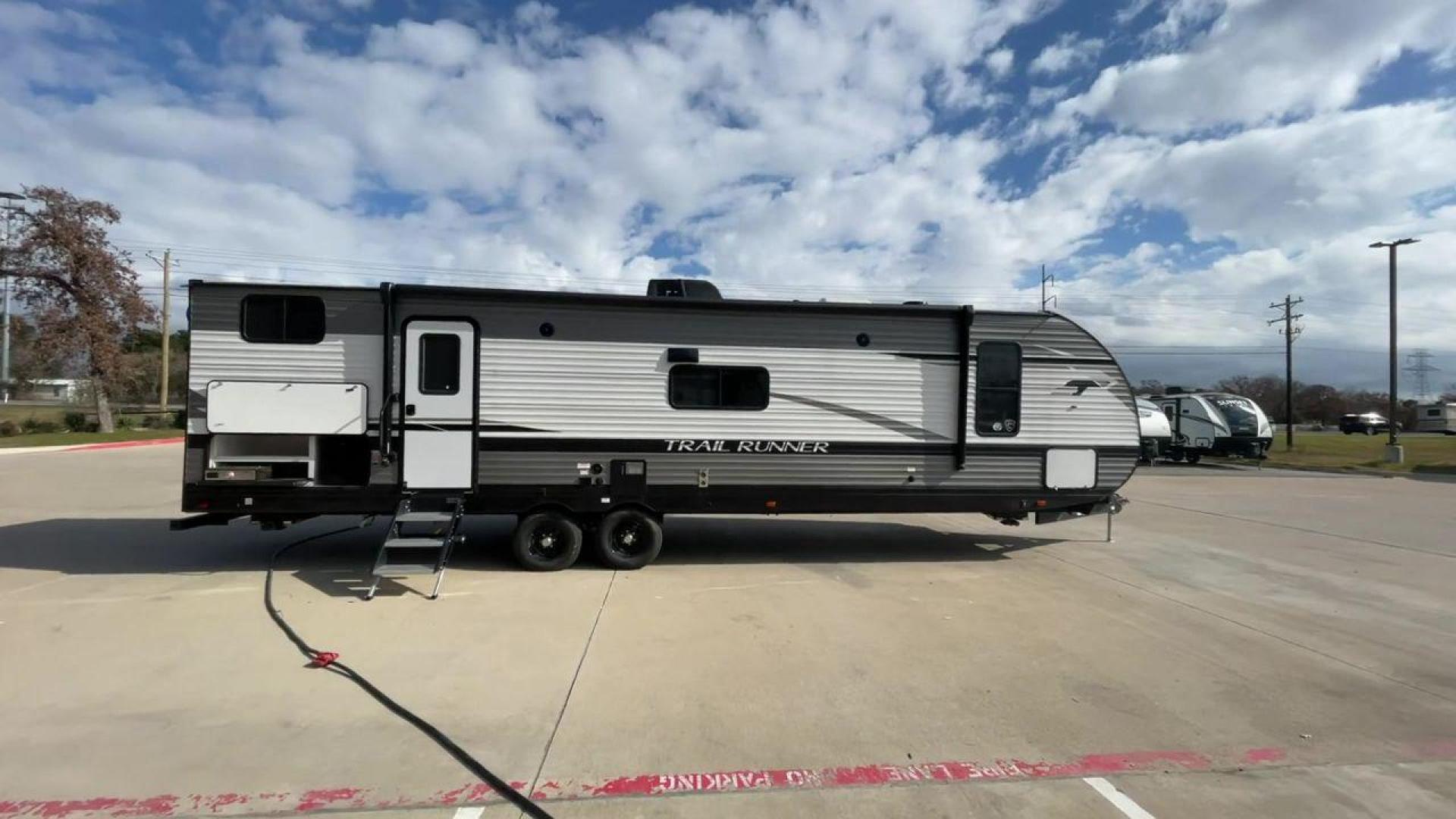 2023 HEARTLAND TRAIL RUNNER 31DB (5SFEB3722PE) , Length: 36.92 ft | Dry Weight: 7,040 lbs. | Gross Weight: 9,642 lbs | Slides: 1 transmission, located at 4319 N Main St, Cleburne, TX, 76033, (817) 678-5133, 32.385960, -97.391212 - Photo#2