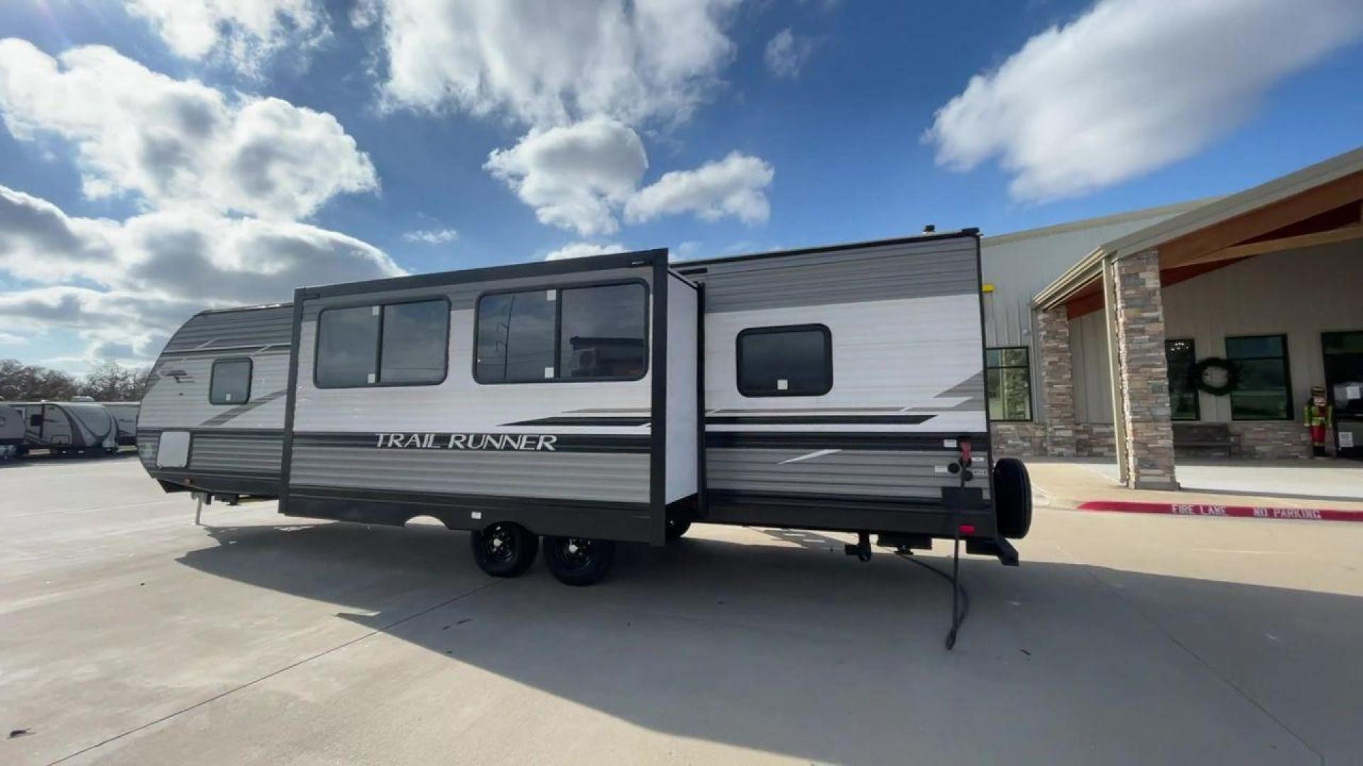 2023 HEARTLAND TRAIL RUNNER 31DB (5SFEB3722PE) , Length: 36.92 ft | Dry Weight: 7,040 lbs. | Gross Weight: 9,642 lbs | Slides: 1 transmission, located at 4319 N Main St, Cleburne, TX, 76033, (817) 678-5133, 32.385960, -97.391212 - Photo#7