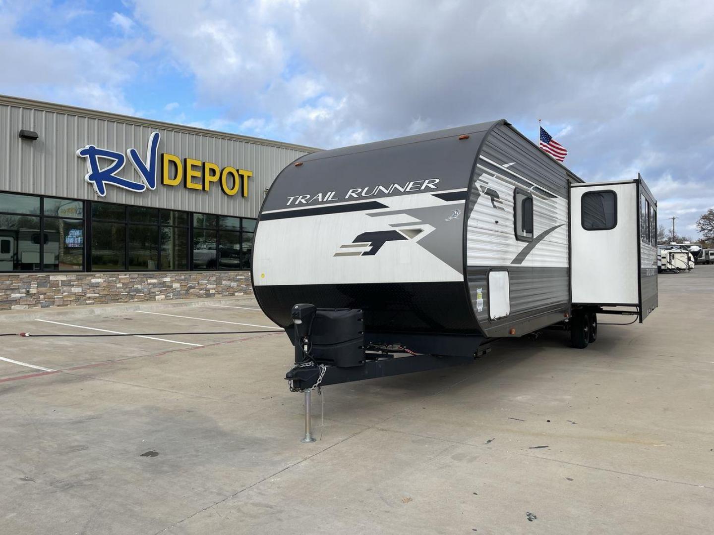 2023 HEARTLAND TRAIL RUNNER 31DB (5SFEB3722PE) , Length: 36.92 ft | Dry Weight: 7,040 lbs. | Gross Weight: 9,642 lbs | Slides: 1 transmission, located at 4319 N Main St, Cleburne, TX, 76033, (817) 678-5133, 32.385960, -97.391212 - The 2023 Heartland Trail Runner 31DB is a family-friendly travel trailer designed to elevate your camping adventures with comfort and convenience. Measuring 36 feet, this model is a testament to Heartland's commitment to providing a spacious and well-equipped living space. The 31DB boasts a smart la - Photo#0