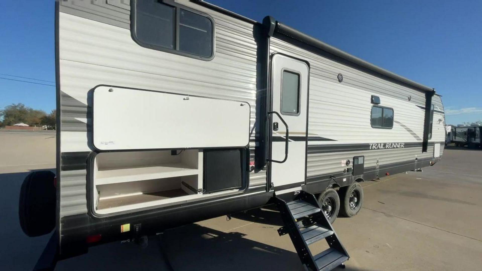 2023 HEARTLAND TRAIL RUNNER 31DB (5SFEB3723PE) , Length: 36.92 ft | Dry Weight: 7,040 lbs | GVWR: 9,642 lbs | Slides: 1 transmission, located at 4319 N Main St, Cleburne, TX, 76033, (817) 678-5133, 32.385960, -97.391212 - The 2023 Heartland Trail Runner 31DB is a versatile and spacious travel trailer designed for families and adventure enthusiasts. This vehicle is the perfect option for families or groups looking to embark on memorable road trips. The travel trailer is a bunkhouse, and features a family-centric layou - Photo#1