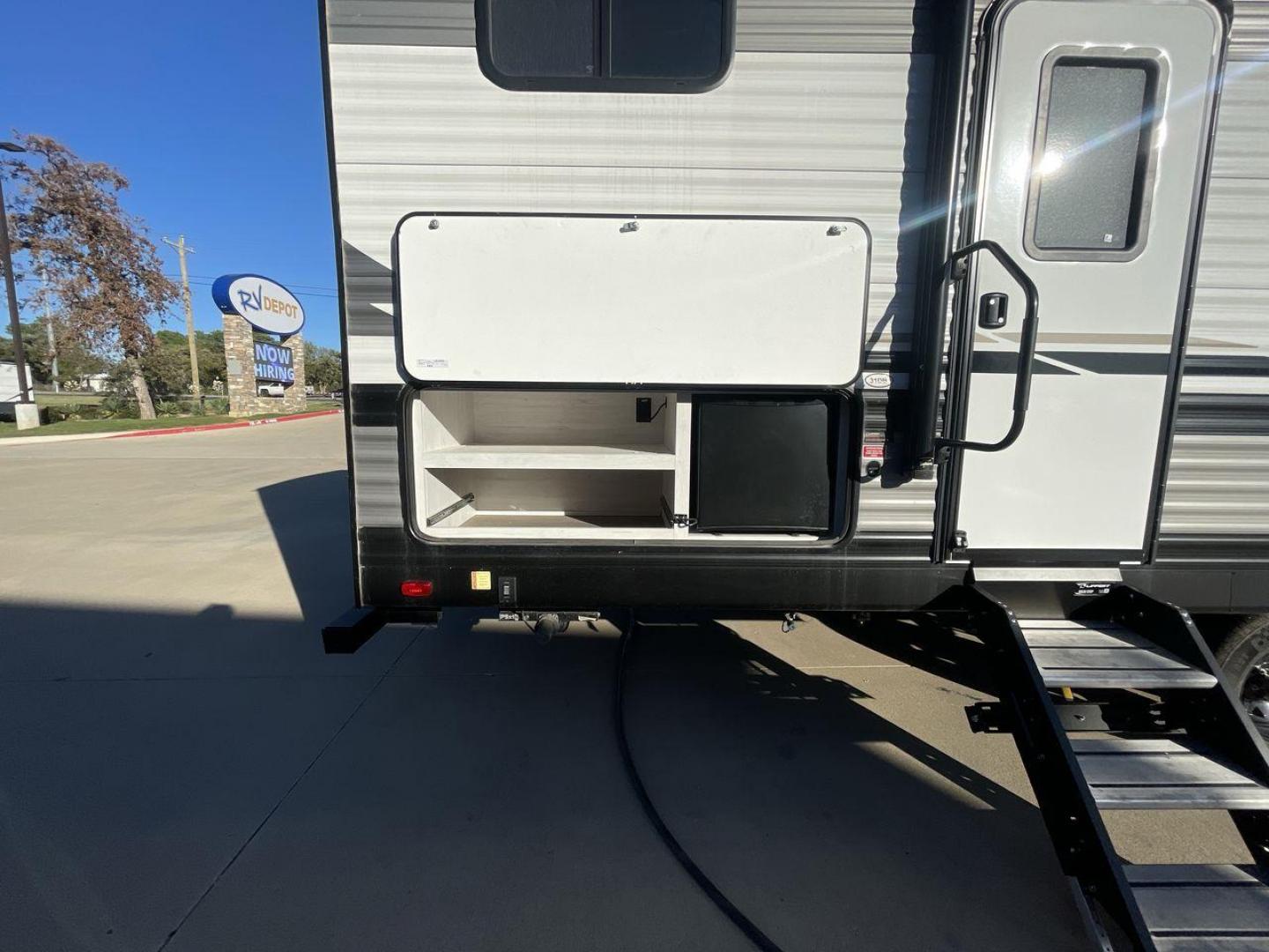 2023 HEARTLAND TRAIL RUNNER 31DB (5SFEB3723PE) , Length: 36.92 ft | Dry Weight: 7,040 lbs | GVWR: 9,642 lbs | Slides: 1 transmission, located at 4319 N Main St, Cleburne, TX, 76033, (817) 678-5133, 32.385960, -97.391212 - The 2023 Heartland Trail Runner 31DB is a versatile and spacious travel trailer designed for families and adventure enthusiasts. This vehicle is the perfect option for families or groups looking to embark on memorable road trips. The travel trailer is a bunkhouse, and features a family-centric layou - Photo#24