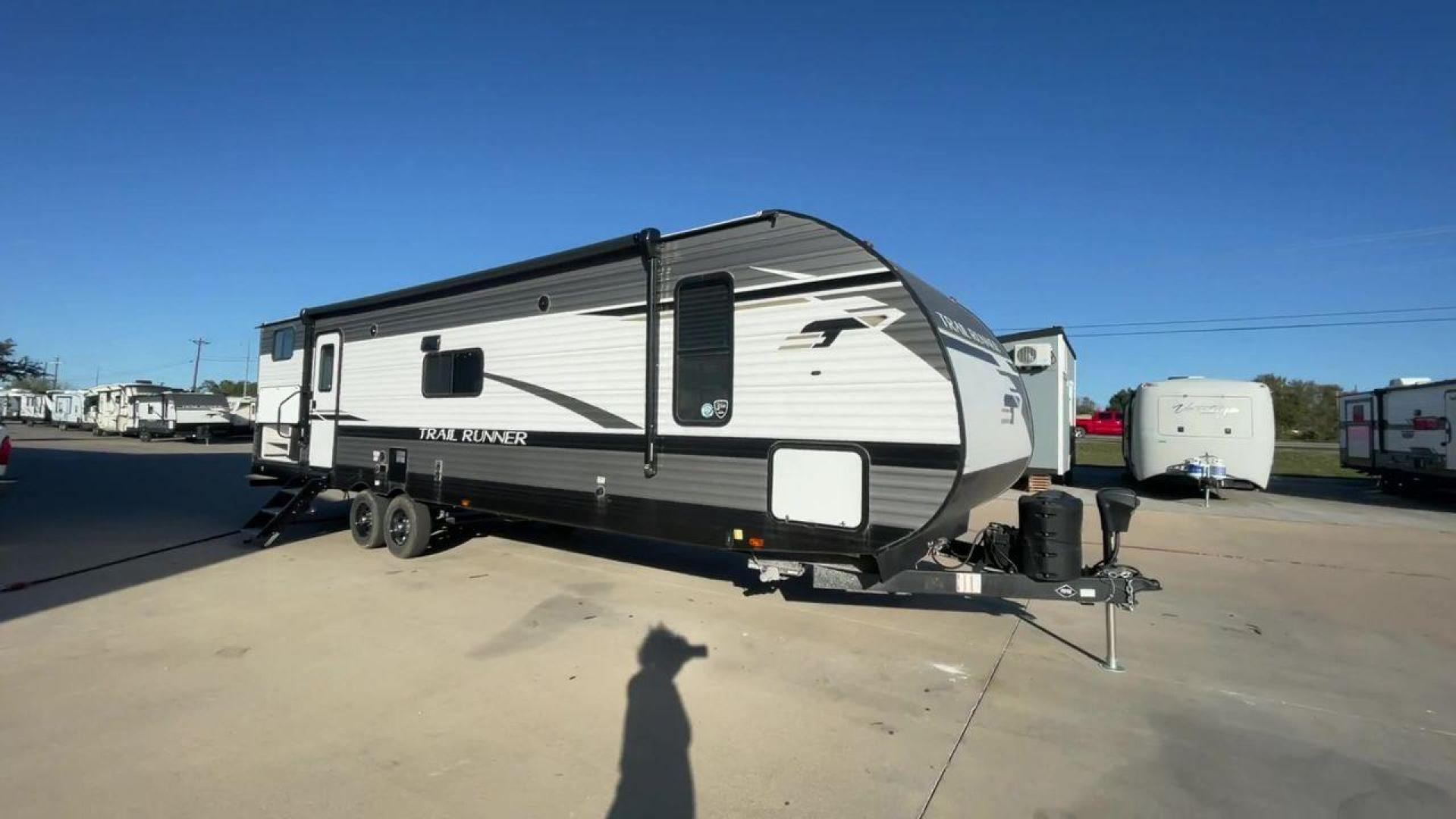 2023 HEARTLAND TRAIL RUNNER 31DB (5SFEB3723PE) , Length: 36.92 ft | Dry Weight: 7,040 lbs | GVWR: 9,642 lbs | Slides: 1 transmission, located at 4319 N Main St, Cleburne, TX, 76033, (817) 678-5133, 32.385960, -97.391212 - The 2023 Heartland Trail Runner 31DB is a versatile and spacious travel trailer designed for families and adventure enthusiasts. This vehicle is the perfect option for families or groups looking to embark on memorable road trips. The travel trailer is a bunkhouse, and features a family-centric layou - Photo#3