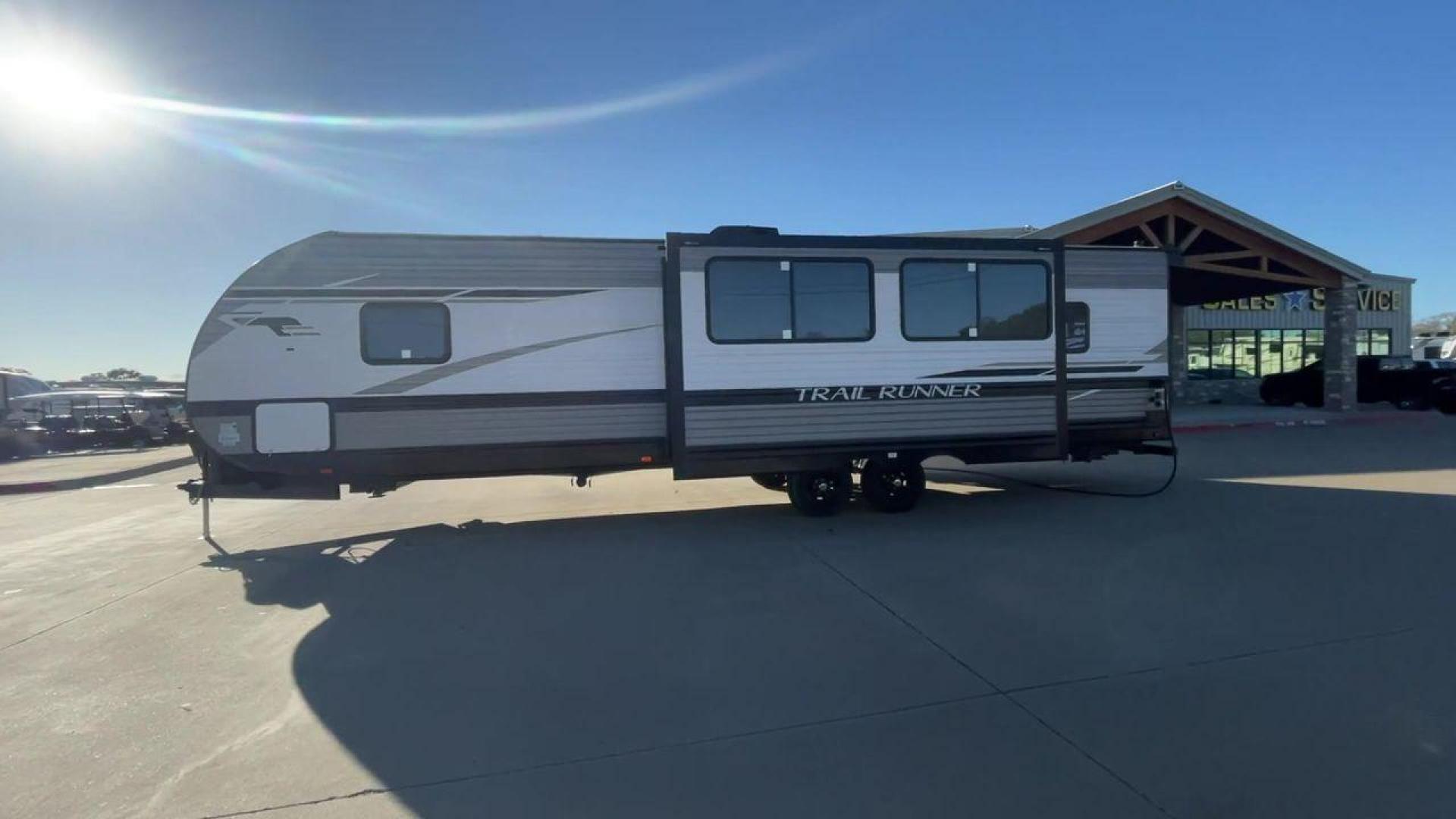 2023 HEARTLAND TRAIL RUNNER 31DB (5SFEB3723PE) , Length: 36.92 ft | Dry Weight: 7,040 lbs | GVWR: 9,642 lbs | Slides: 1 transmission, located at 4319 N Main St, Cleburne, TX, 76033, (817) 678-5133, 32.385960, -97.391212 - The 2023 Heartland Trail Runner 31DB is a versatile and spacious travel trailer designed for families and adventure enthusiasts. This vehicle is the perfect option for families or groups looking to embark on memorable road trips. The travel trailer is a bunkhouse, and features a family-centric layou - Photo#6