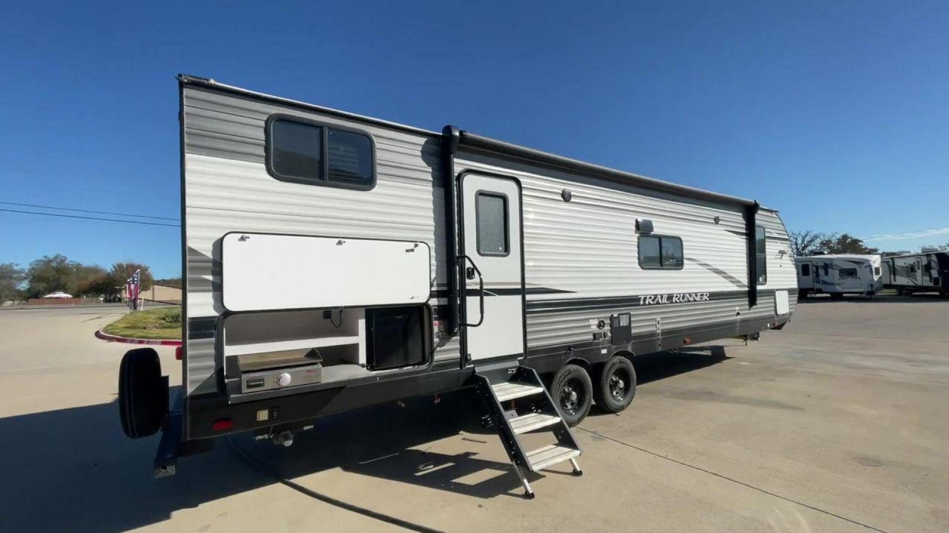 2023 HEARTLAND TRAIL RUNNER 31DB (5SFEB3720PE) , Length: 36.92 ft. | Dry Weight: 7,040 lbs. | Gross Weight: 9,642 lbs. | Slides: 1 transmission, located at 4319 N Main St, Cleburne, TX, 76033, (817) 678-5133, 32.385960, -97.391212 - The 2023 Heartland Trail Runner 31DB is a versatile and spacious travel trailer designed for families and adventure enthusiasts. This vehicle is the perfect option for families or groups looking to embark on memorable road trips. The travel trailer is a bunkhouse, and features a family-centric layou - Photo#1