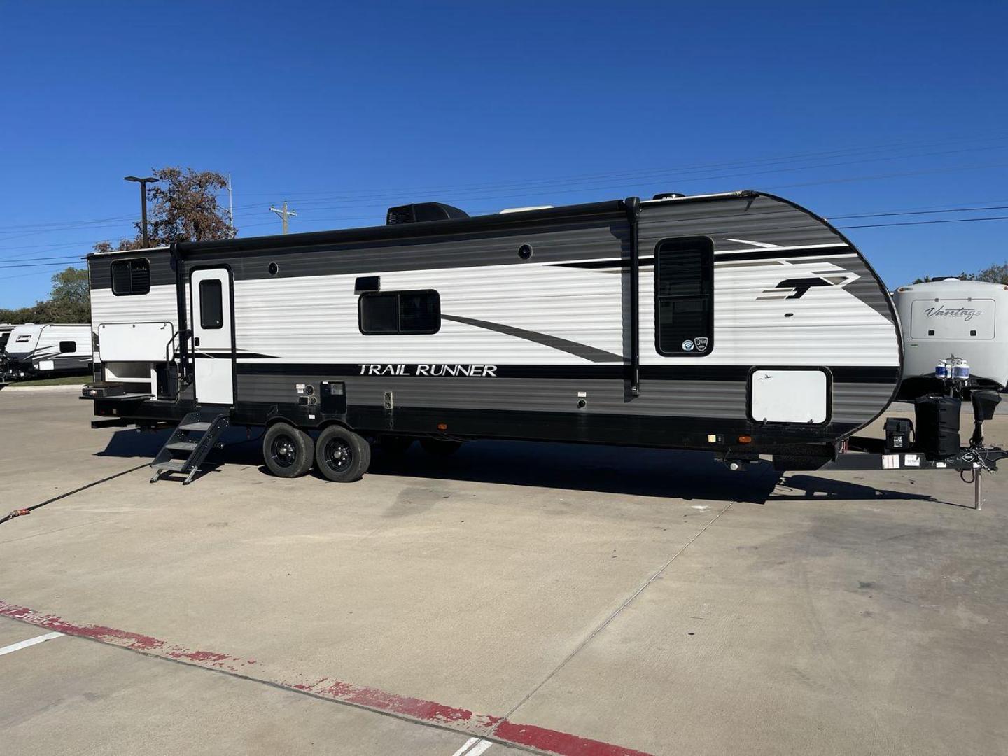 2023 HEARTLAND TRAIL RUNNER 31DB (5SFEB3720PE) , Length: 36.92 ft. | Dry Weight: 7,040 lbs. | Gross Weight: 9,642 lbs. | Slides: 1 transmission, located at 4319 N Main St, Cleburne, TX, 76033, (817) 678-5133, 32.385960, -97.391212 - The 2023 Heartland Trail Runner 31DB is a versatile and spacious travel trailer designed for families and adventure enthusiasts. This vehicle is the perfect option for families or groups looking to embark on memorable road trips. The travel trailer is a bunkhouse, and features a family-centric layou - Photo#25