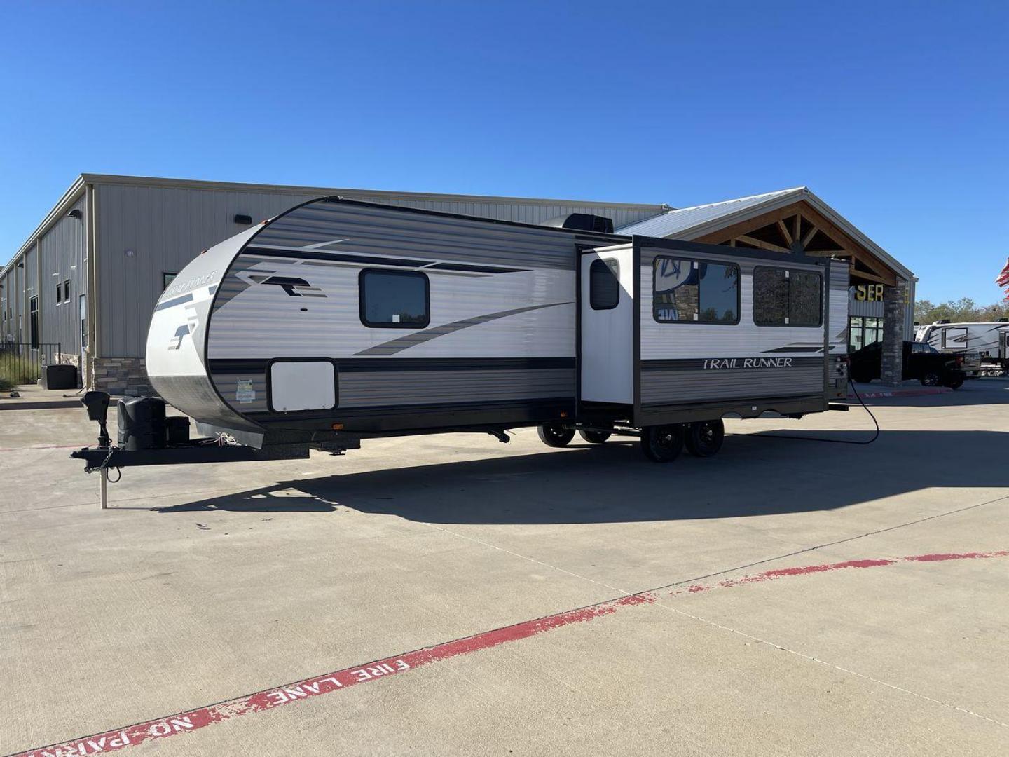 2023 HEARTLAND TRAIL RUNNER 31DB (5SFEB3720PE) , Length: 36.92 ft. | Dry Weight: 7,040 lbs. | Gross Weight: 9,642 lbs. | Slides: 1 transmission, located at 4319 N Main St, Cleburne, TX, 76033, (817) 678-5133, 32.385960, -97.391212 - The 2023 Heartland Trail Runner 31DB is a versatile and spacious travel trailer designed for families and adventure enthusiasts. This vehicle is the perfect option for families or groups looking to embark on memorable road trips. The travel trailer is a bunkhouse, and features a family-centric layou - Photo#26