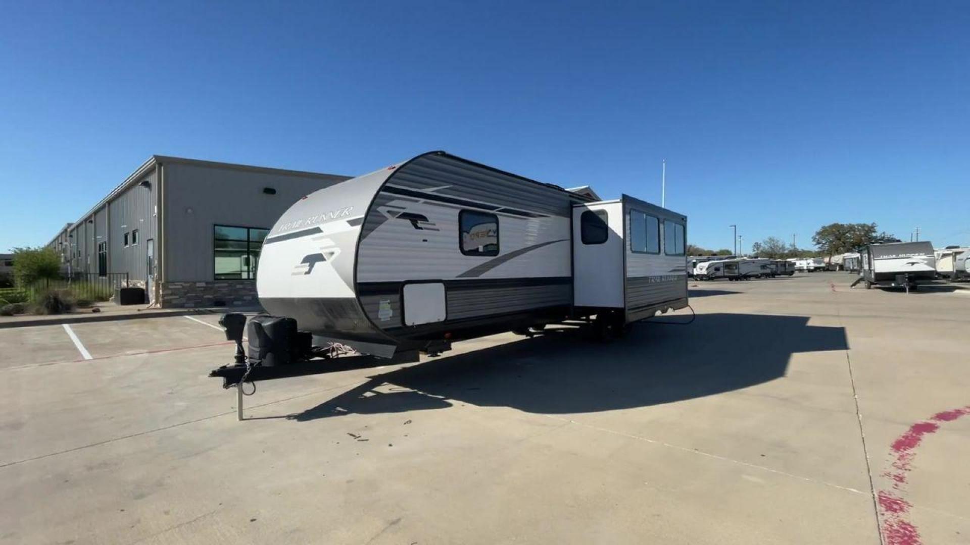 2023 HEARTLAND TRAIL RUNNER 31DB (5SFEB3720PE) , Length: 36.92 ft. | Dry Weight: 7,040 lbs. | Gross Weight: 9,642 lbs. | Slides: 1 transmission, located at 4319 N Main St, Cleburne, TX, 76033, (817) 678-5133, 32.385960, -97.391212 - The 2023 Heartland Trail Runner 31DB is a versatile and spacious travel trailer designed for families and adventure enthusiasts. This vehicle is the perfect option for families or groups looking to embark on memorable road trips. The travel trailer is a bunkhouse, and features a family-centric layou - Photo#5