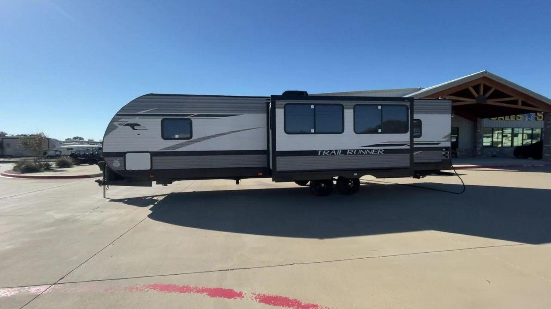 2023 HEARTLAND TRAIL RUNNER 31DB (5SFEB3720PE) , Length: 36.92 ft. | Dry Weight: 7,040 lbs. | Gross Weight: 9,642 lbs. | Slides: 1 transmission, located at 4319 N Main St, Cleburne, TX, 76033, (817) 678-5133, 32.385960, -97.391212 - The 2023 Heartland Trail Runner 31DB is a versatile and spacious travel trailer designed for families and adventure enthusiasts. This vehicle is the perfect option for families or groups looking to embark on memorable road trips. The travel trailer is a bunkhouse, and features a family-centric layou - Photo#6