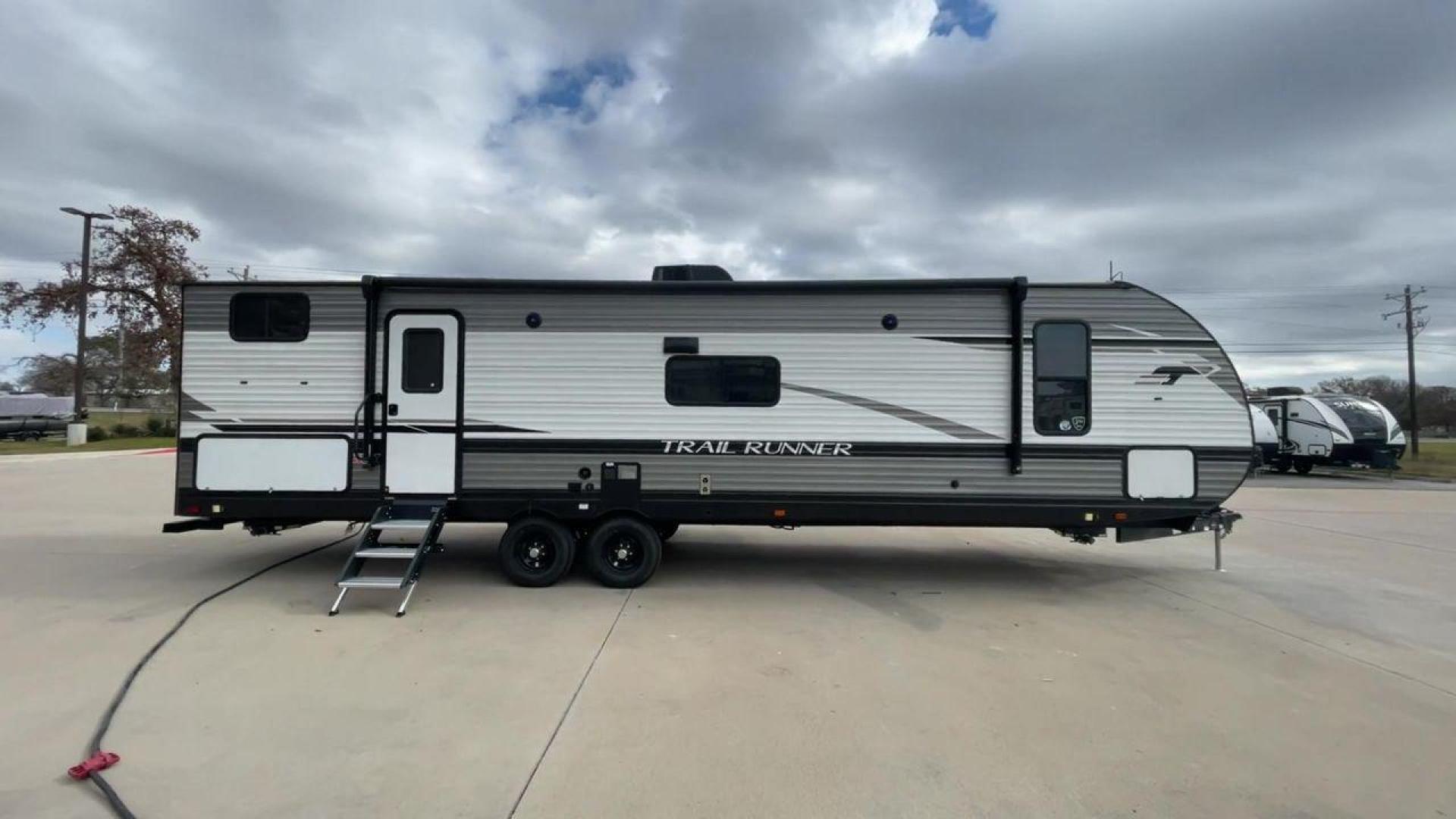 2023 HEARTLAND TRAIL RUNNER 31DB (5SFEB3729PE) , Length: 36.92 ft | Dry Weight: 7,040 lbs. | Gross Weight: 9,642 lbs | Slides: 1 transmission, located at 4319 N Main St, Cleburne, TX, 76033, (817) 678-5133, 32.385960, -97.391212 - Photo#2