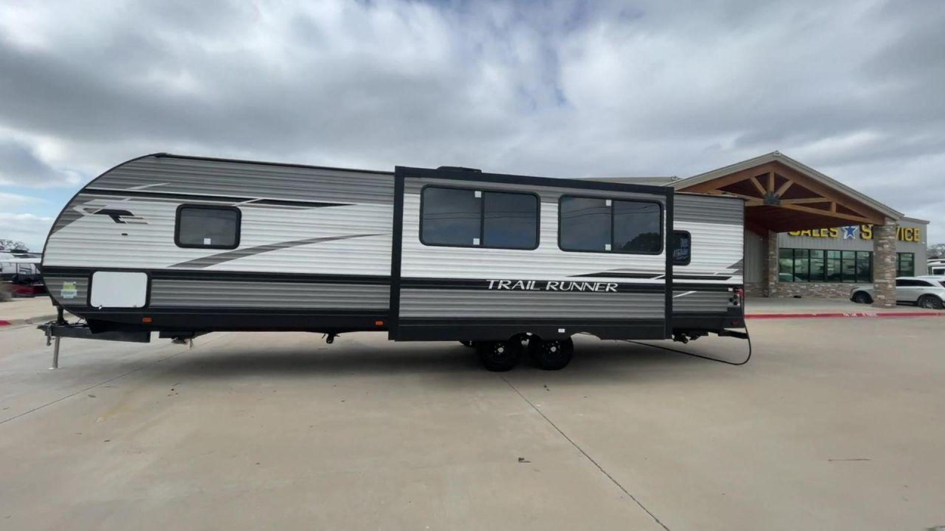 2023 HEARTLAND TRAIL RUNNER 31DB (5SFEB3729PE) , Length: 36.92 ft | Dry Weight: 7,040 lbs. | Gross Weight: 9,642 lbs | Slides: 1 transmission, located at 4319 N Main St, Cleburne, TX, 76033, (817) 678-5133, 32.385960, -97.391212 - Photo#6