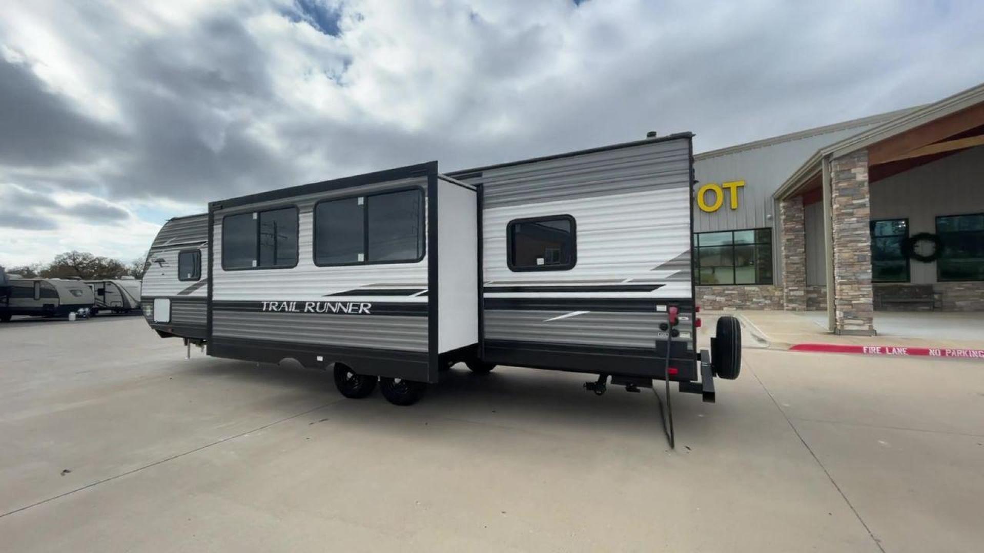 2023 HEARTLAND TRAIL RUNNER 31DB (5SFEB3729PE) , Length: 36.92 ft | Dry Weight: 7,040 lbs. | Gross Weight: 9,642 lbs | Slides: 1 transmission, located at 4319 N Main St, Cleburne, TX, 76033, (817) 678-5133, 32.385960, -97.391212 - Photo#7