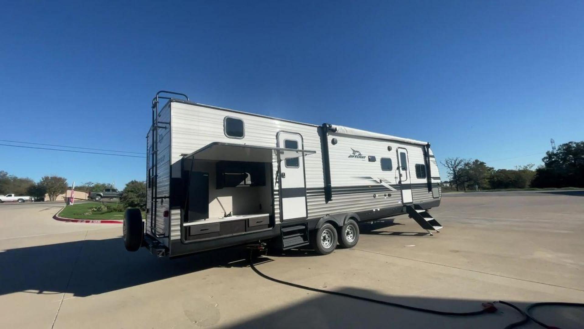 2023 JAYCO JAYFLIGHT 324BDS (1UJBC0BT8P1) , Length: 36.33 ft.| Dry Weight: 7,665 lbs. | Gross Weight: 9,000 lbs.| Slides: 2 transmission, located at 4319 N Main St, Cleburne, TX, 76033, (817) 678-5133, 32.385960, -97.391212 - Photo#1