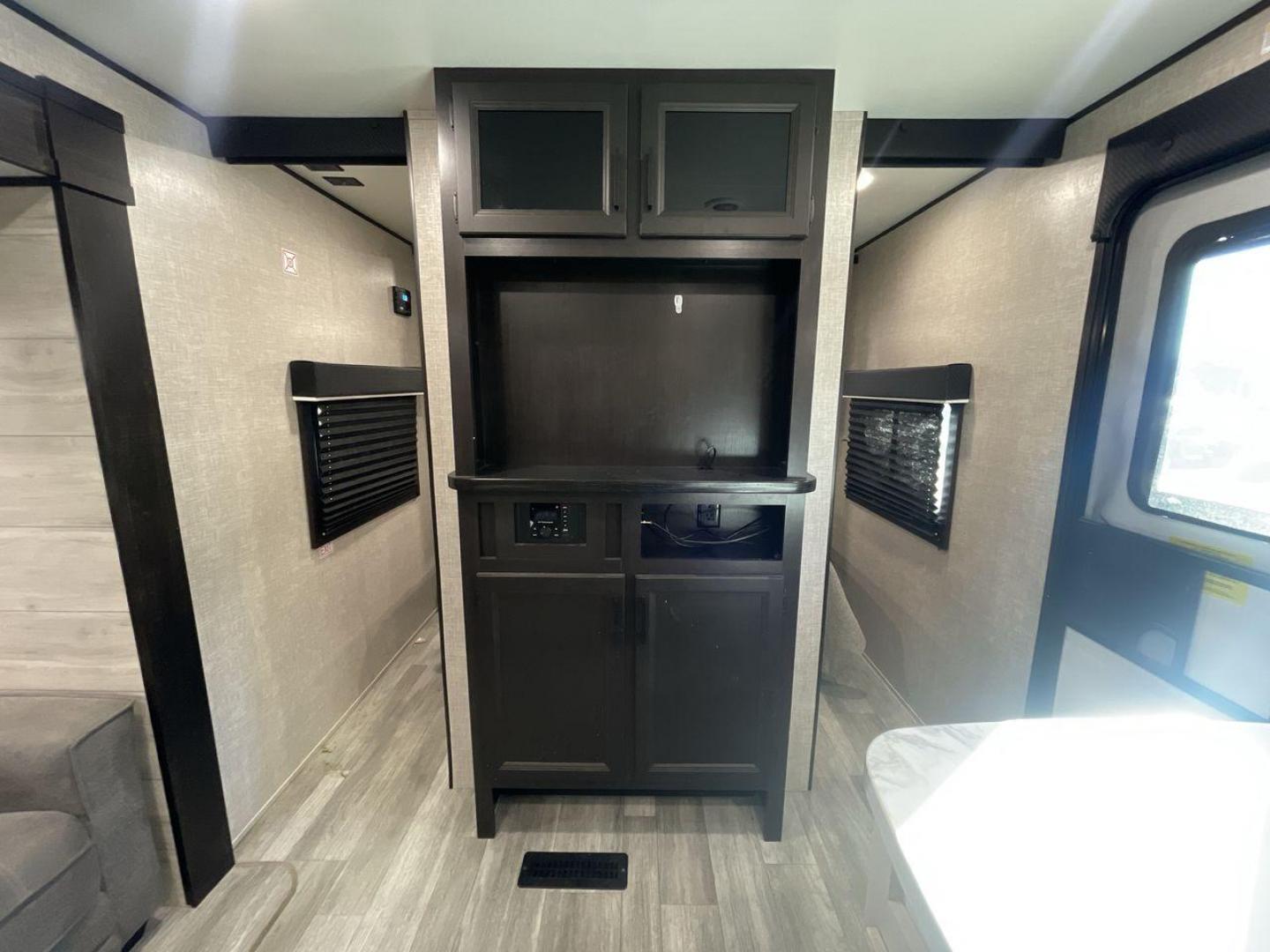 2023 JAYCO JAYFLIGHT 324BDS (1UJBC0BT8P1) , Length: 36.33 ft.| Dry Weight: 7,665 lbs. | Gross Weight: 9,000 lbs.| Slides: 2 transmission, located at 4319 N Main St, Cleburne, TX, 76033, (817) 678-5133, 32.385960, -97.391212 - Photo#20