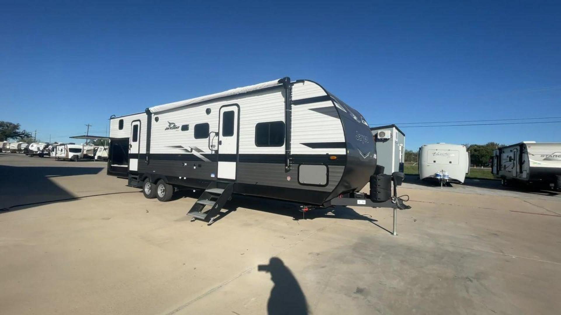 2023 JAYCO JAYFLIGHT 324BDS (1UJBC0BT8P1) , Length: 36.33 ft.| Dry Weight: 7,665 lbs. | Gross Weight: 9,000 lbs.| Slides: 2 transmission, located at 4319 N Main St, Cleburne, TX, 76033, (817) 678-5133, 32.385960, -97.391212 - Photo#3