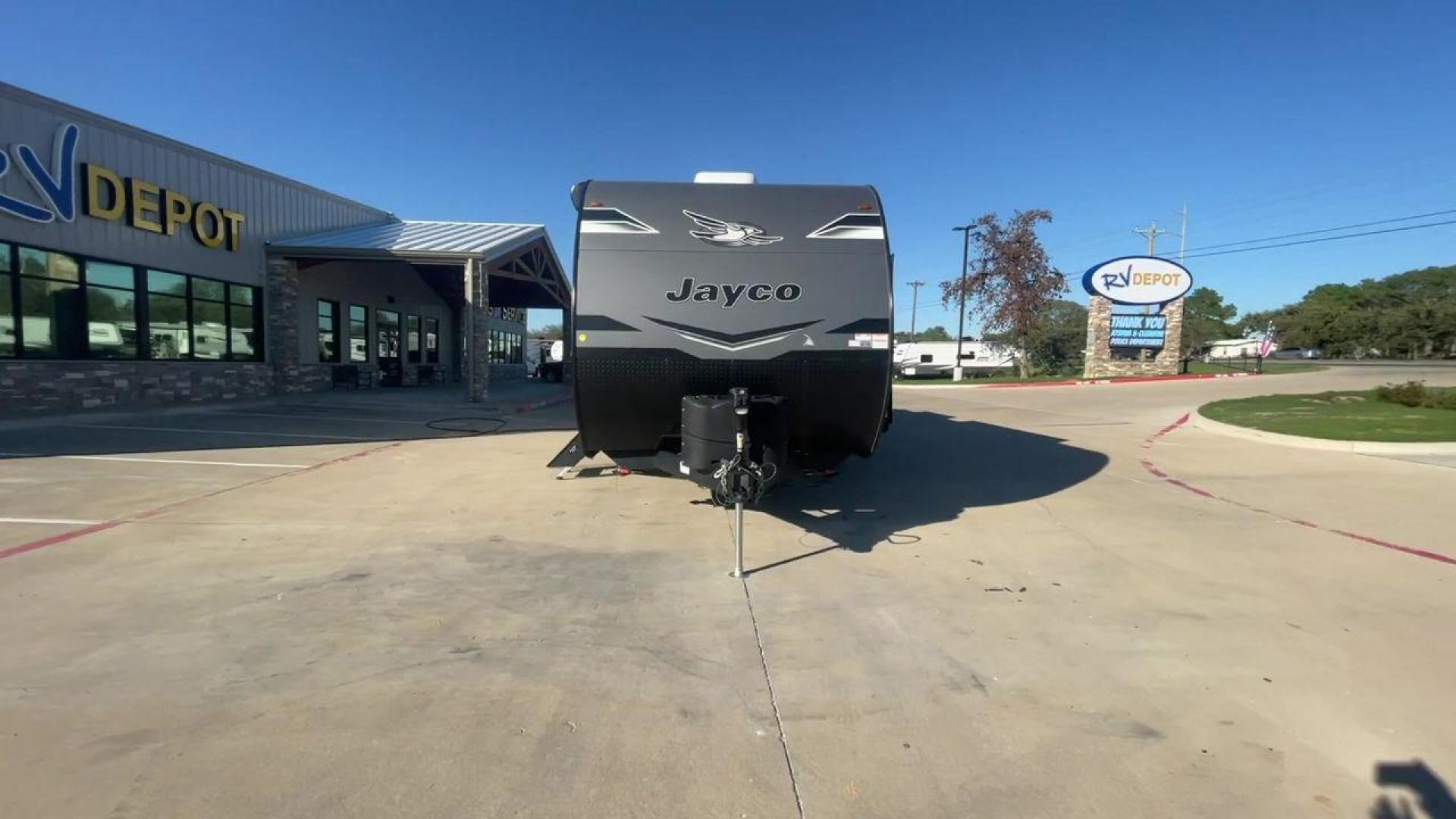 2023 JAYCO JAYFLIGHT 324BDS (1UJBC0BT8P1) , Length: 36.33 ft.| Dry Weight: 7,665 lbs. | Gross Weight: 9,000 lbs.| Slides: 2 transmission, located at 4319 N Main St, Cleburne, TX, 76033, (817) 678-5133, 32.385960, -97.391212 - Photo#4