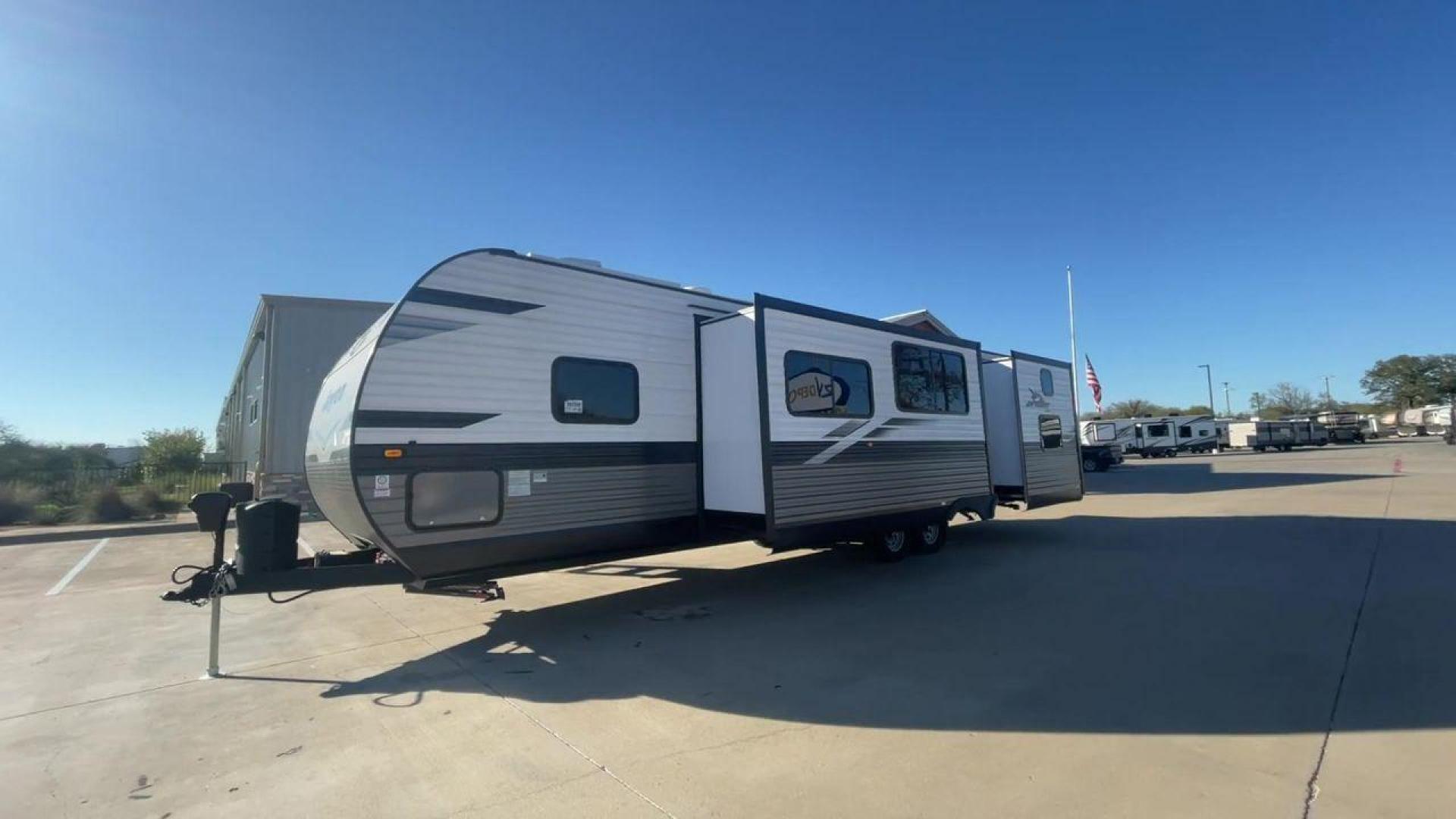 2023 JAYCO JAYFLIGHT 324BDS (1UJBC0BT8P1) , Length: 36.33 ft.| Dry Weight: 7,665 lbs. | Gross Weight: 9,000 lbs.| Slides: 2 transmission, located at 4319 N Main St, Cleburne, TX, 76033, (817) 678-5133, 32.385960, -97.391212 - Photo#5