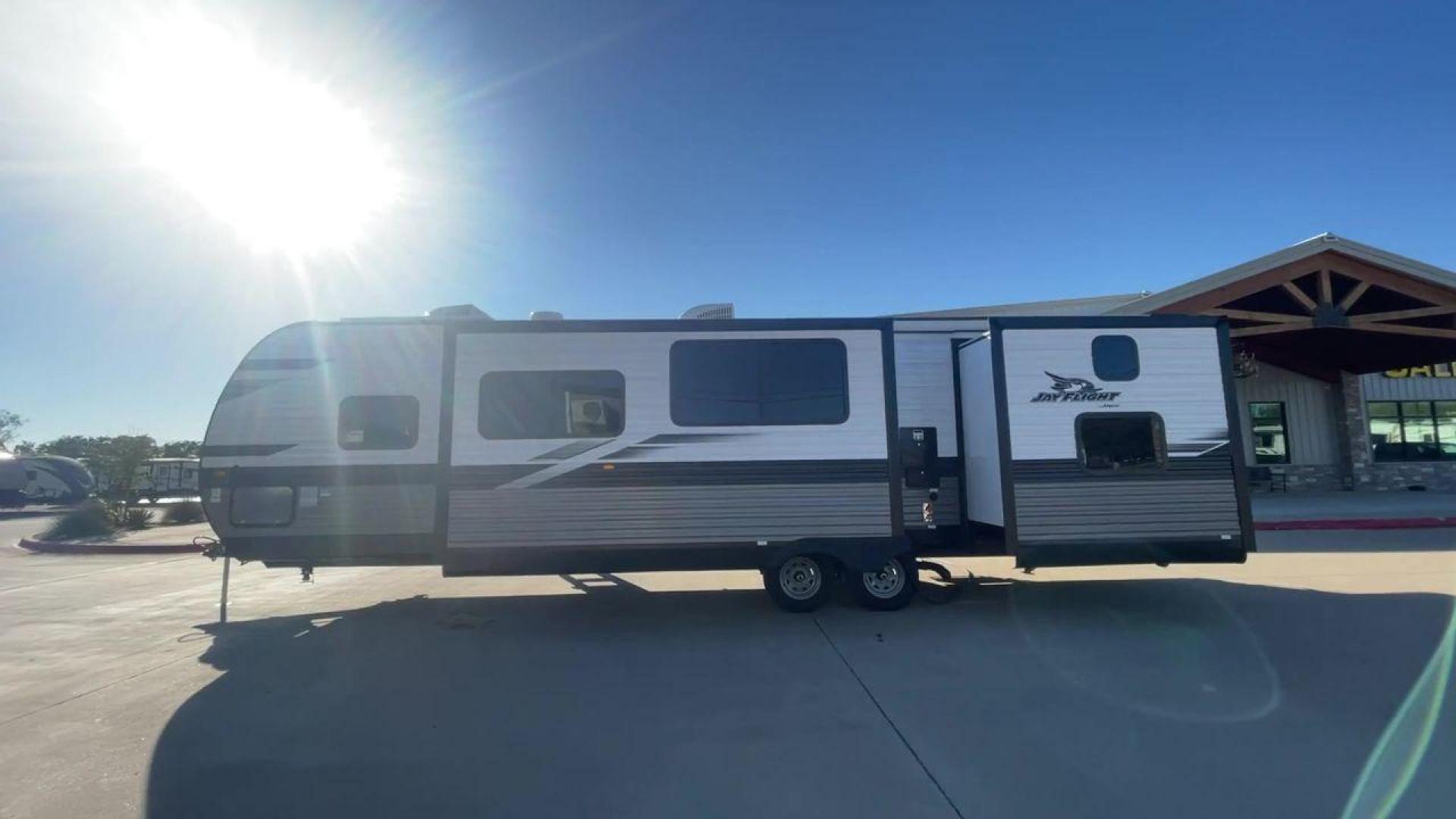 2023 JAYCO JAYFLIGHT 324BDS (1UJBC0BT8P1) , Length: 36.33 ft.| Dry Weight: 7,665 lbs. | Gross Weight: 9,000 lbs.| Slides: 2 transmission, located at 4319 N Main St, Cleburne, TX, 76033, (817) 678-5133, 32.385960, -97.391212 - Photo#6