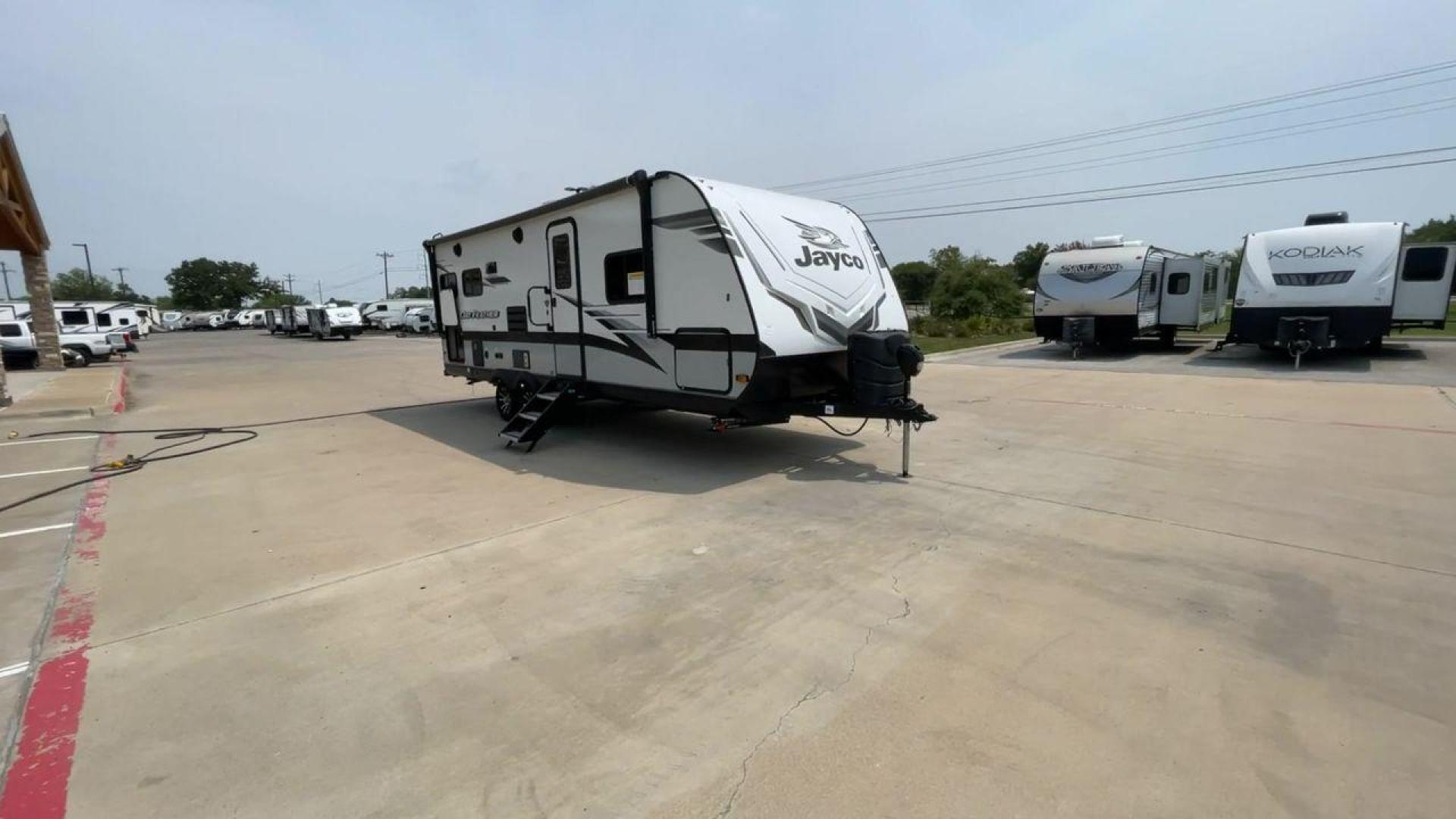 2023 JAYCO JAY FEATHER 24RL (1UJBB0BN6P1) , Length: 28.58 ft. | Dry Weight: 5,325 lbs. | Gross Weight: 6,600 lbs. | Slides: 1 transmission, located at 4319 N Main St, Cleburne, TX, 76033, (817) 678-5133, 32.385960, -97.391212 - Photo#3