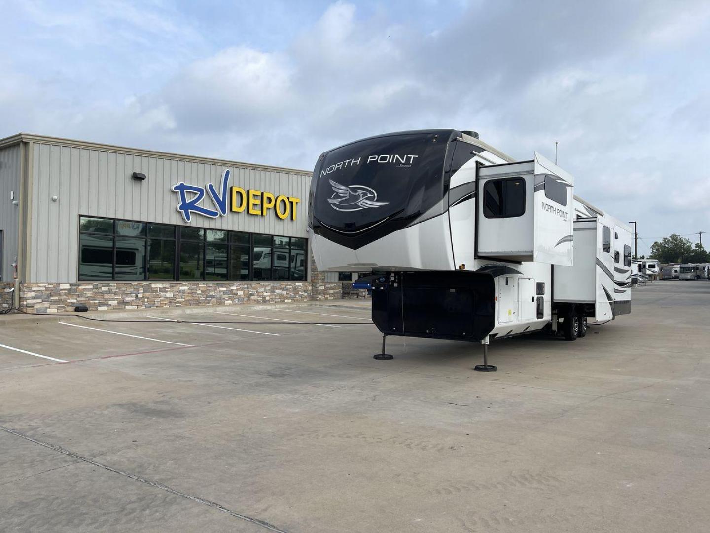 2023 JAYCO NORTH POINT 377RLBH (1UJCD0BV1P1) , located at 4319 N Main St, Cleburne, TX, 76033, (817) 678-5133, 32.385960, -97.391212 - Photo#0