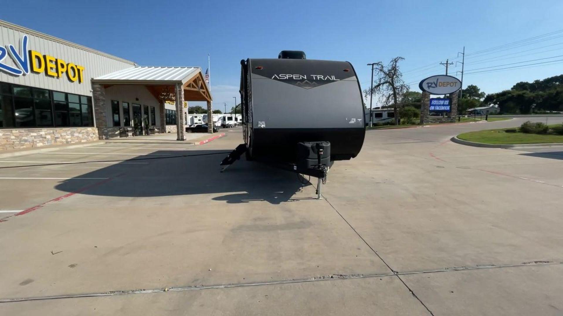 2023 KEYSTONE ASPEN TRAIL 2910BHSL (4YDTATN22P8) , Length: 33.25 ft. | Dry Weight: 6,639 lbs. | Slides: 1 transmission, located at 4319 N Main St, Cleburne, TX, 76033, (817) 678-5133, 32.385960, -97.391212 - The 2023 Keystone Aspen Trail 2910BHSL offers a perfect blend of modern design, comfort, and functionality. At 33.25 ft. long, its durable construction includes a fiberglass front cap, aluminum sidewalls, and a robust frame, ensuring longevity for your travels. The 2910BHSL boasts a private bunkhous - Photo#4