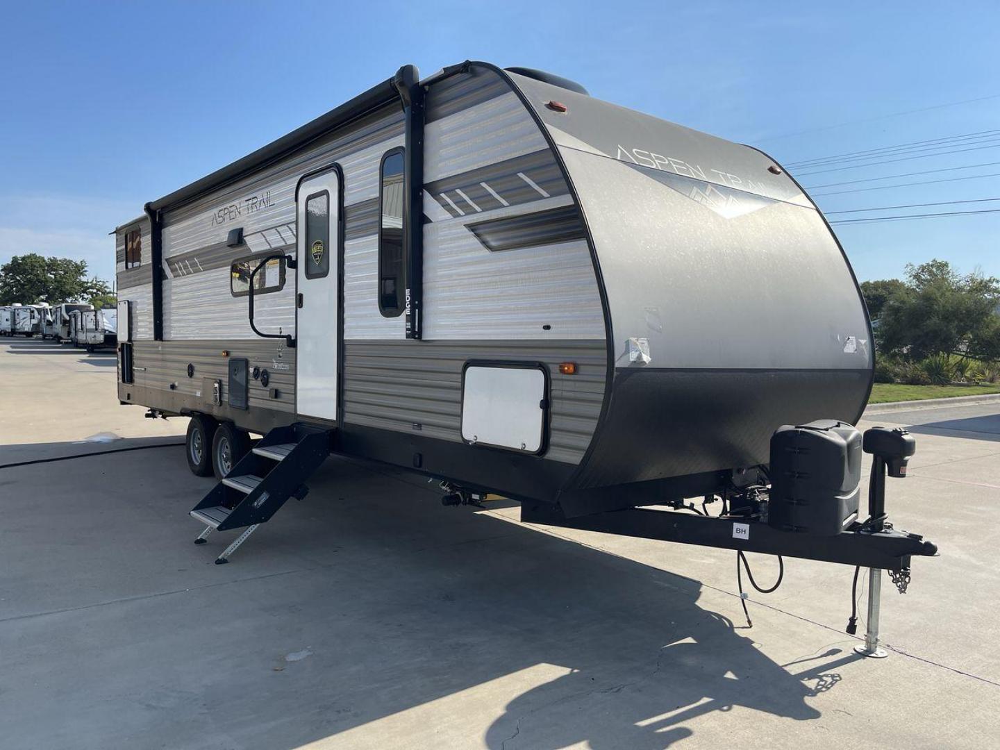 2023 KEYSTONE ASPEN TRAIL 2910BHSL (4YDTATN22P8) , Length: 33.25 ft. | Dry Weight: 6,639 lbs. | Slides: 1 transmission, located at 4319 N Main St, Cleburne, TX, 76033, (817) 678-5133, 32.385960, -97.391212 - The 2023 Keystone Aspen Trail 2910BHSL offers a perfect blend of modern design, comfort, and functionality. At 33.25 ft. long, its durable construction includes a fiberglass front cap, aluminum sidewalls, and a robust frame, ensuring longevity for your travels. The 2910BHSL boasts a private bunkhous - Photo#23