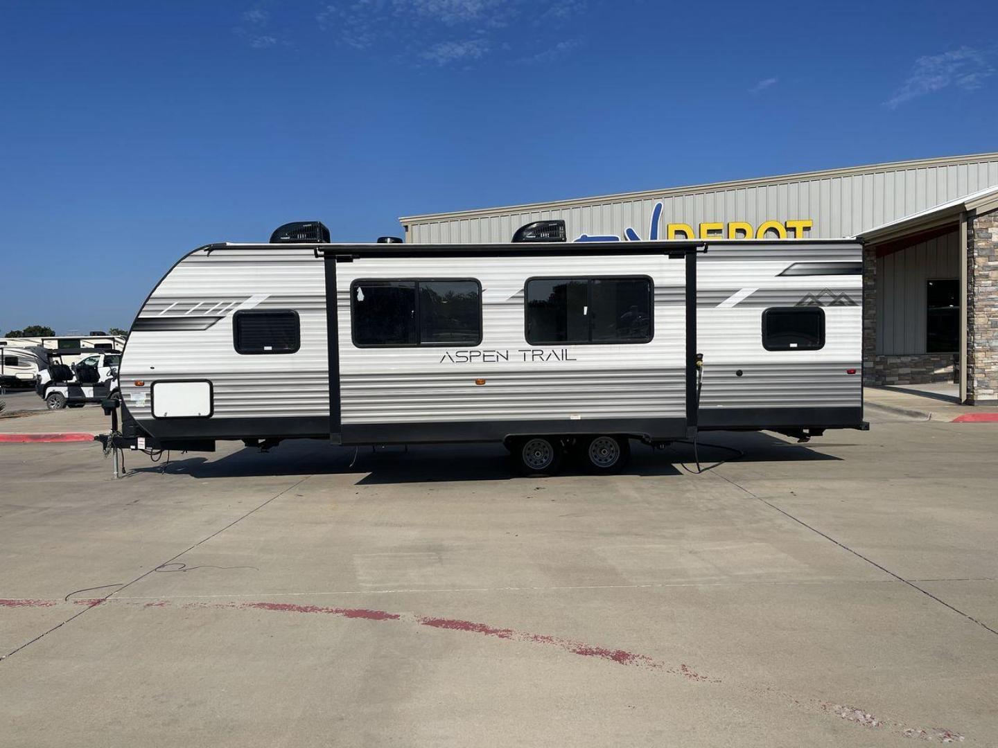 2023 KEYSTONE ASPEN TRAIL 2910BHSL (4YDTATN22P8) , Length: 33.25 ft. | Dry Weight: 6,639 lbs. | Slides: 1 transmission, located at 4319 N Main St, Cleburne, TX, 76033, (817) 678-5133, 32.385960, -97.391212 - The 2023 Keystone Aspen Trail 2910BHSL offers a perfect blend of modern design, comfort, and functionality. At 33.25 ft. long, its durable construction includes a fiberglass front cap, aluminum sidewalls, and a robust frame, ensuring longevity for your travels. The 2910BHSL boasts a private bunkhous - Photo#24