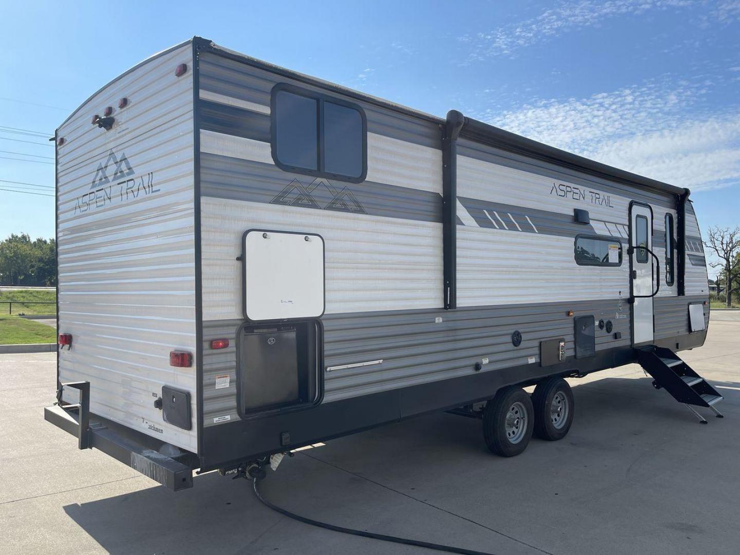 2023 KEYSTONE ASPEN TRAIL 2910BHSL (4YDTATN22P8) , Length: 33.25 ft. | Dry Weight: 6,639 lbs. | Slides: 1 transmission, located at 4319 N Main St, Cleburne, TX, 76033, (817) 678-5133, 32.385960, -97.391212 - The 2023 Keystone Aspen Trail 2910BHSL offers a perfect blend of modern design, comfort, and functionality. At 33.25 ft. long, its durable construction includes a fiberglass front cap, aluminum sidewalls, and a robust frame, ensuring longevity for your travels. The 2910BHSL boasts a private bunkhous - Photo#25