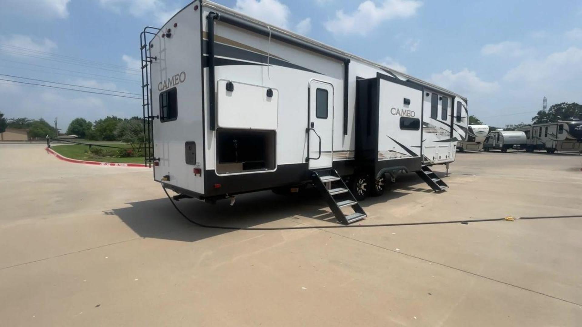 2023 KEYSTONE CAMEO 4051BH (4YDFCEV24P9) , located at 4319 N Main St, Cleburne, TX, 76033, (817) 678-5133, 32.385960, -97.391212 - Photo#1