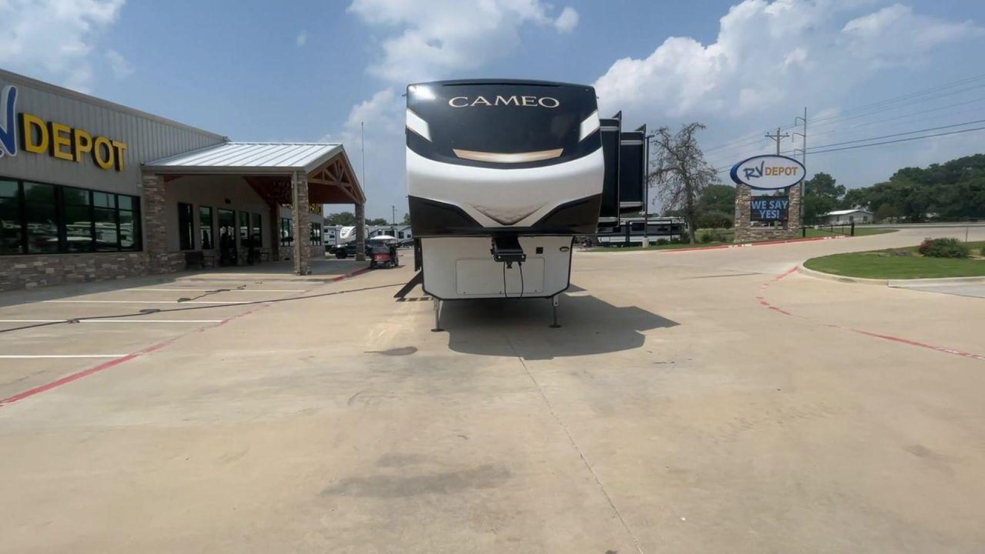 2023 KEYSTONE CAMEO 4051BH (4YDFCEV24P9) , located at 4319 N Main St, Cleburne, TX, 76033, (817) 678-5133, 32.385960, -97.391212 - Photo#4