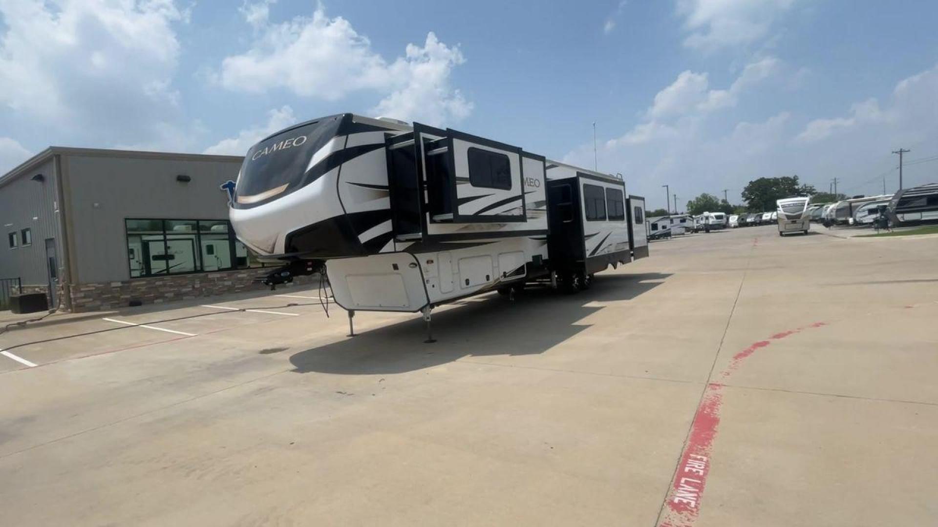 2023 KEYSTONE CAMEO 4051BH (4YDFCEV24P9) , located at 4319 N Main St, Cleburne, TX, 76033, (817) 678-5133, 32.385960, -97.391212 - Photo#5